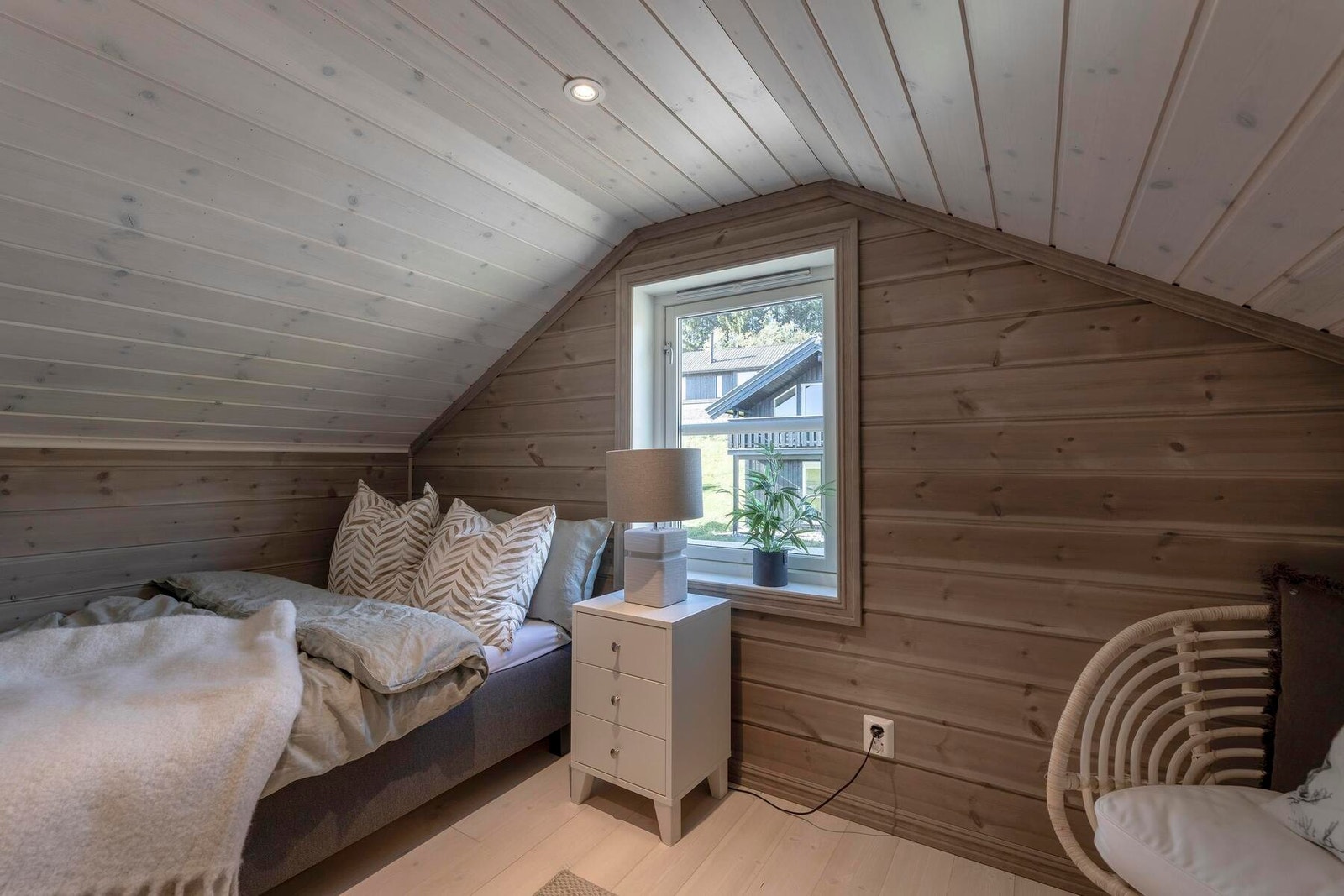 Hemsen har 3 gode rom med god ekstra plass til familie og venner. Foto fra visningshytte på Hellerudsletta. Galleribilde