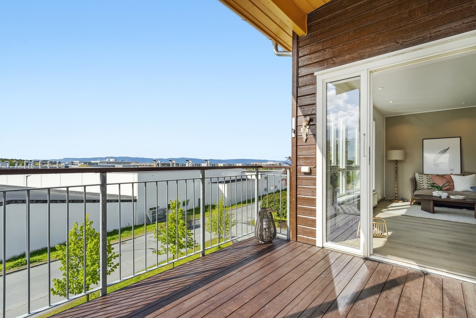 Balkongen har god plass til utemøbler og gode solforhold. Galleribilde