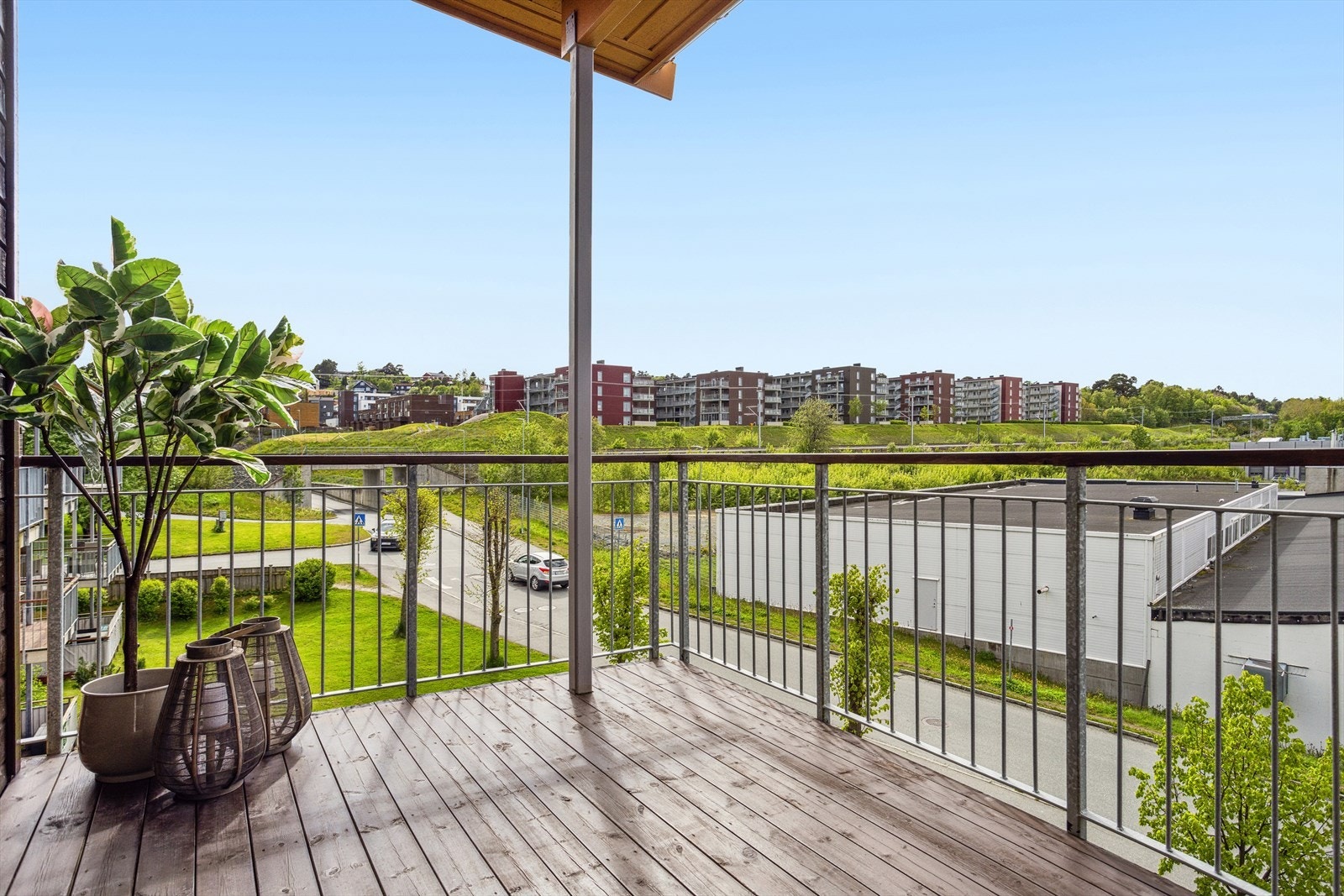 Balkongen er overbygd og er ca 8,4 m². Galleribilde