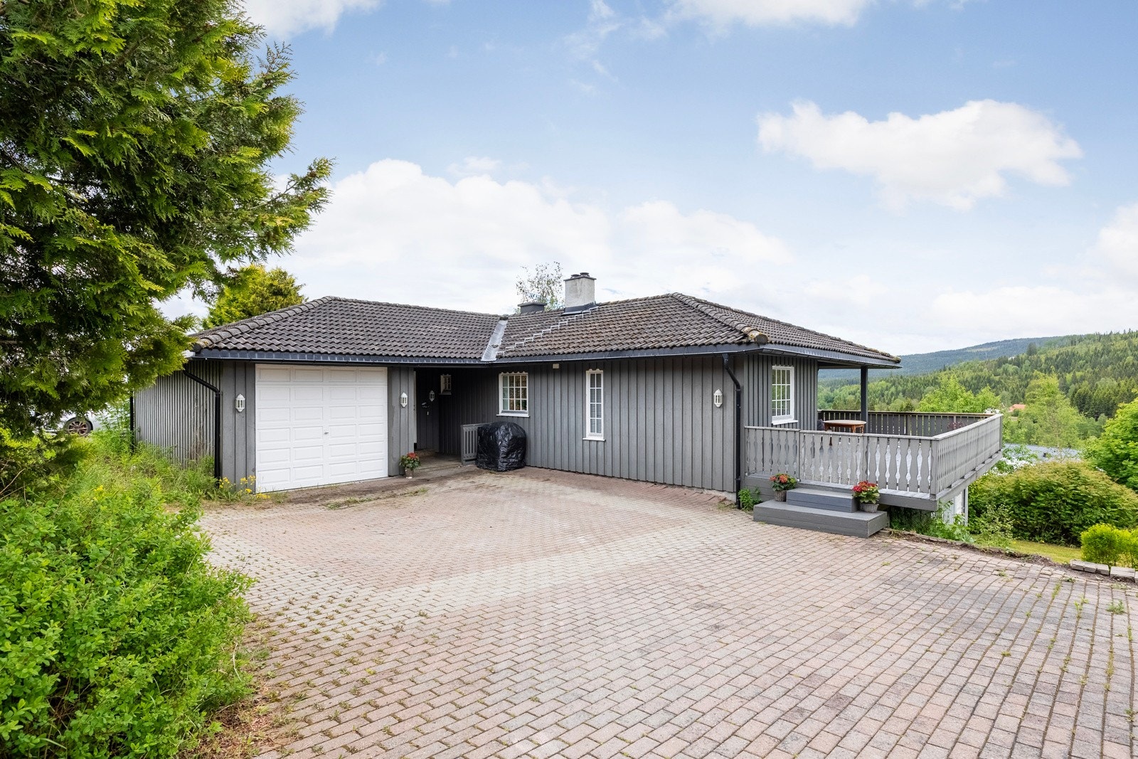 Stor og innbydende familiebolig fra 1991 Galleribilde