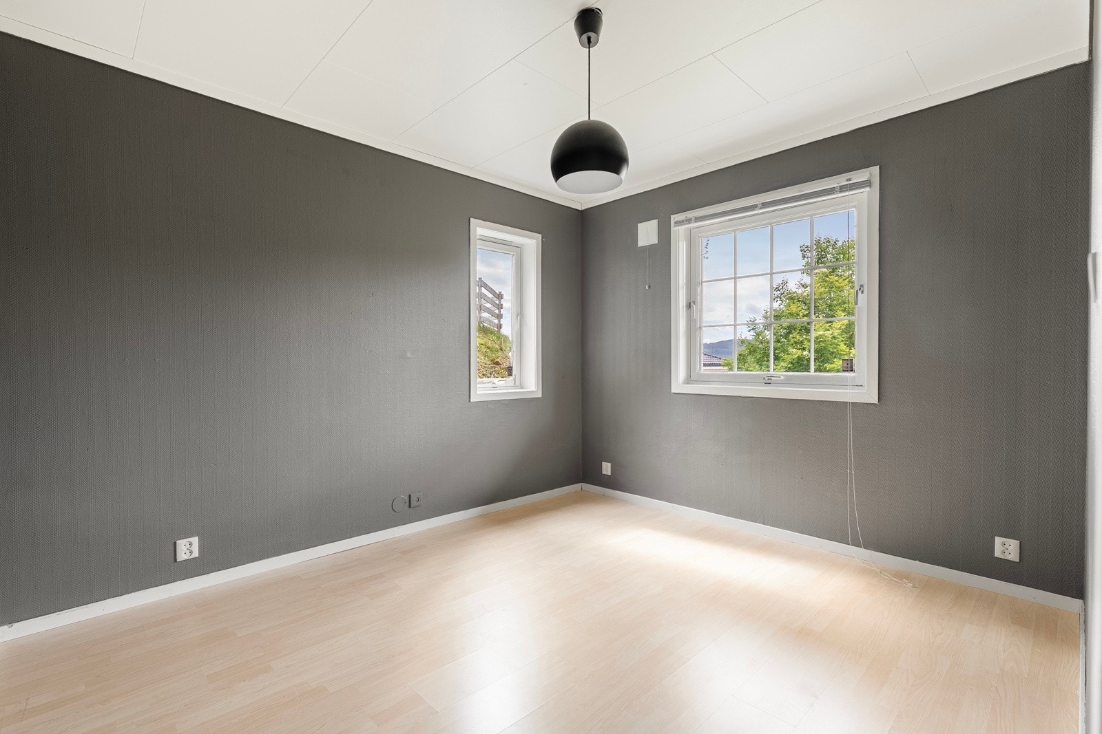 Soverom 3 i underetasjen med laminat på gulv. Galleribilde