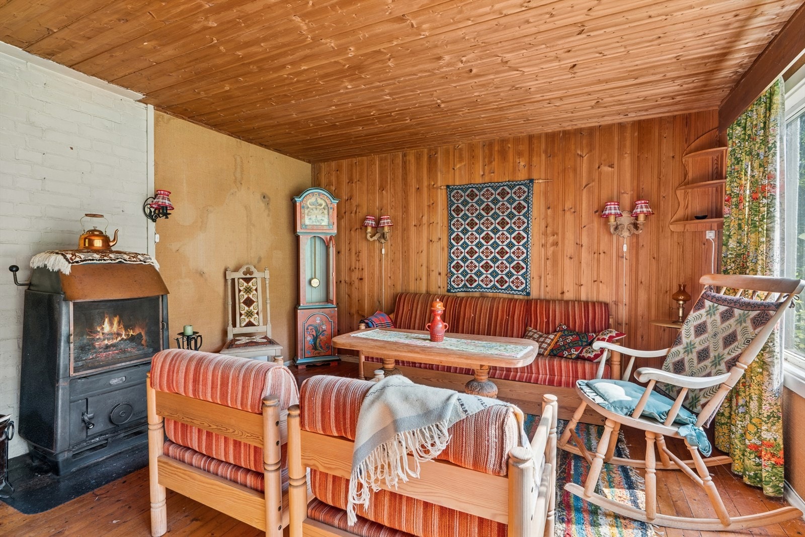 Her er det vedovn i stuen. Galleribilde