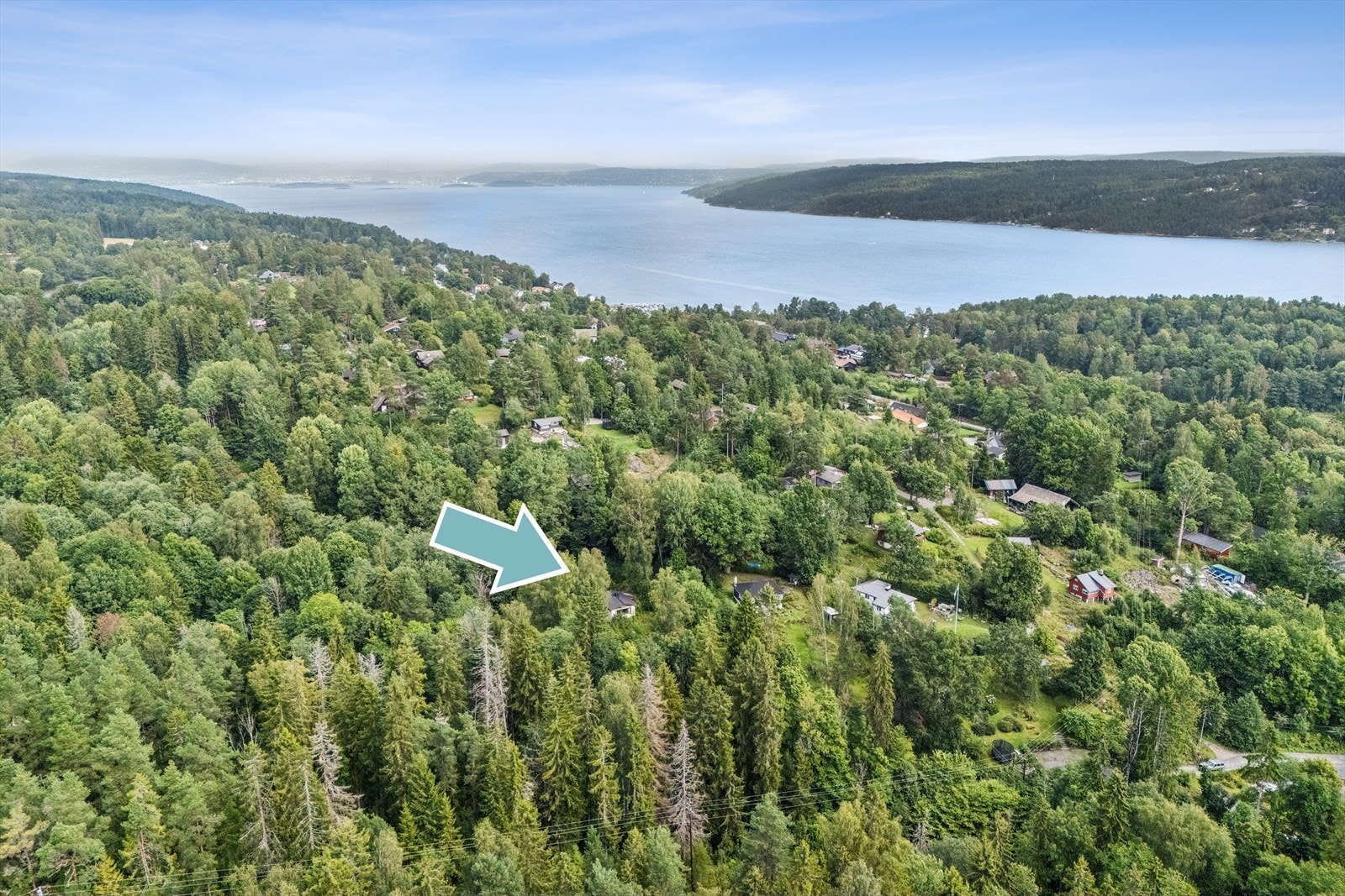 Herfra er det nærhet til både skogen og til sjø med fine badeplasser. Galleribilde