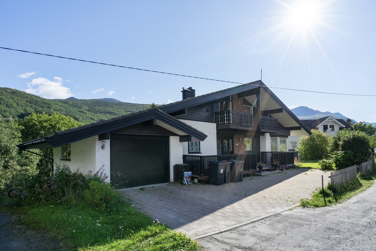 Innholdsrik og flott enebolig av god størrelse, i vakre Beisfjord. Galleribilde