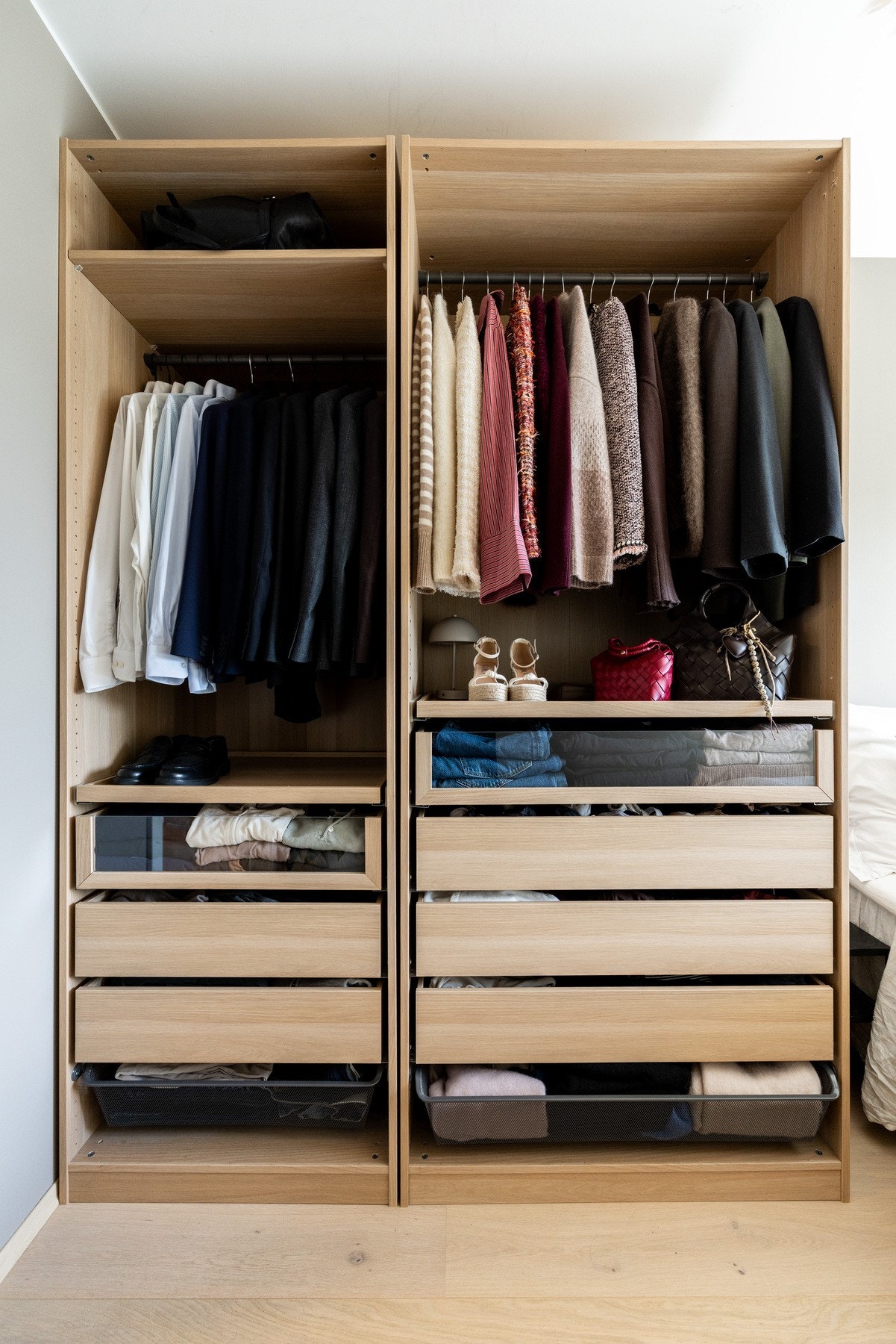 - Rikelig med oppbevaringsplass i medfølgende garderobe - Galleribilde