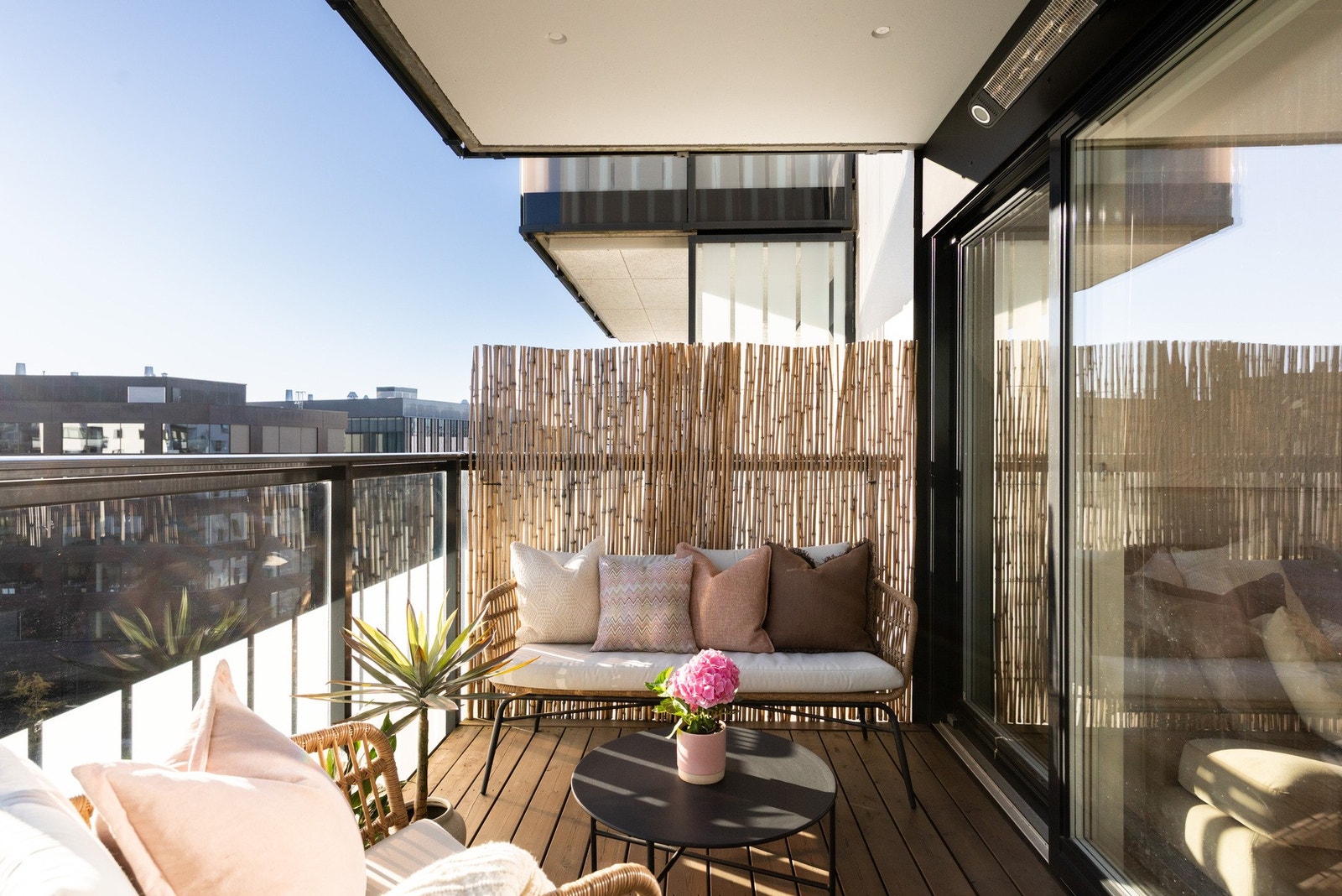 - Her er det god plass til grill og utemøblement - Galleribilde