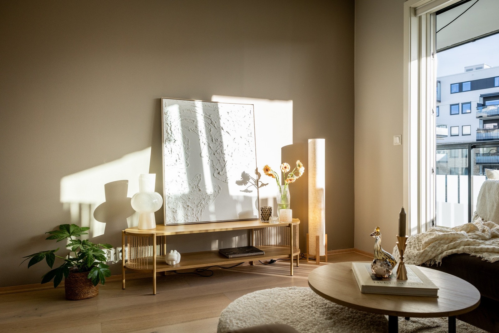 - Leiligheten ligger fint til i byggets 6.etg og gir fine lysforhold - Galleribilde