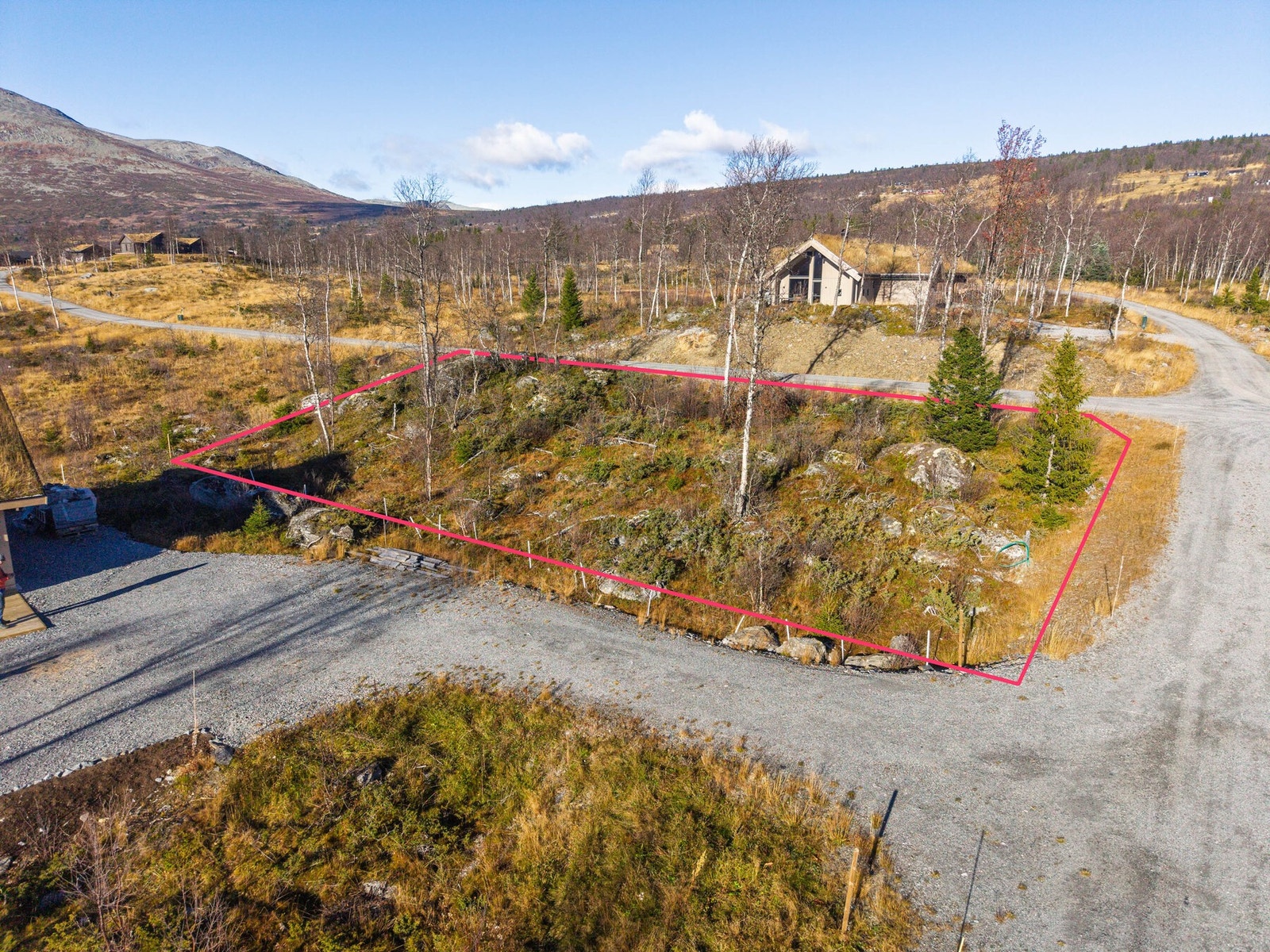 Markeringene av tomtegrensa er omtrentlige. Galleribilde