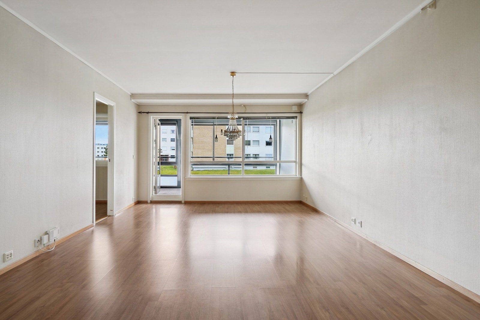 De vestvendte vindusflatene gir godt med naturlig lys på ettermiddagen. Galleribilde