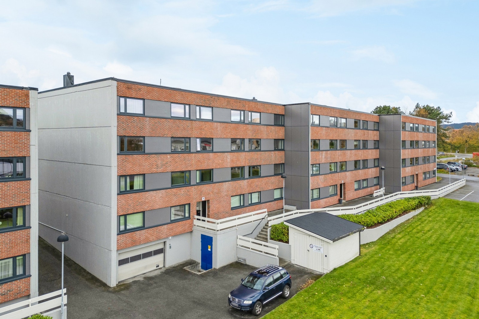 Fasaden ble pusset opp i. Galleribilde