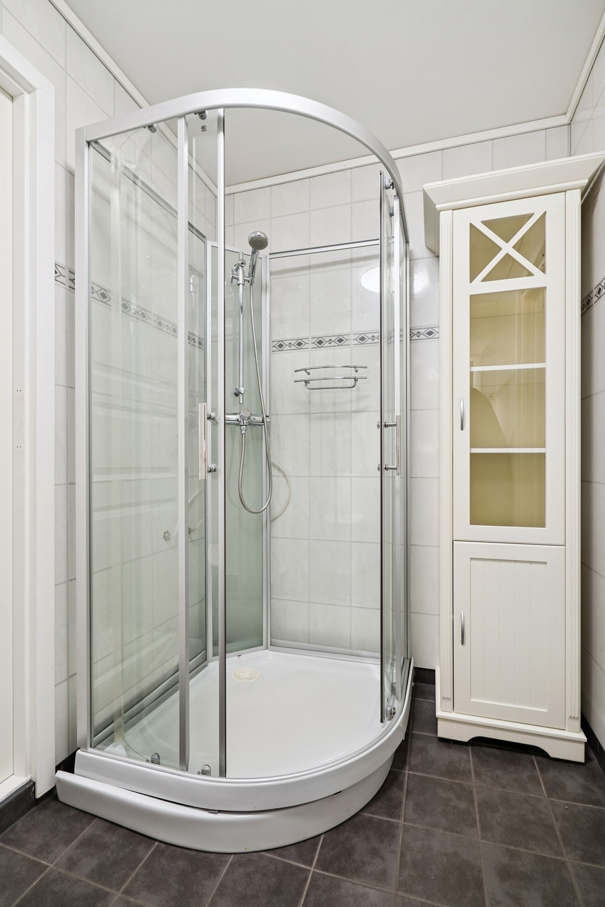 Høyskap for god innredningsplass. Galleribilde