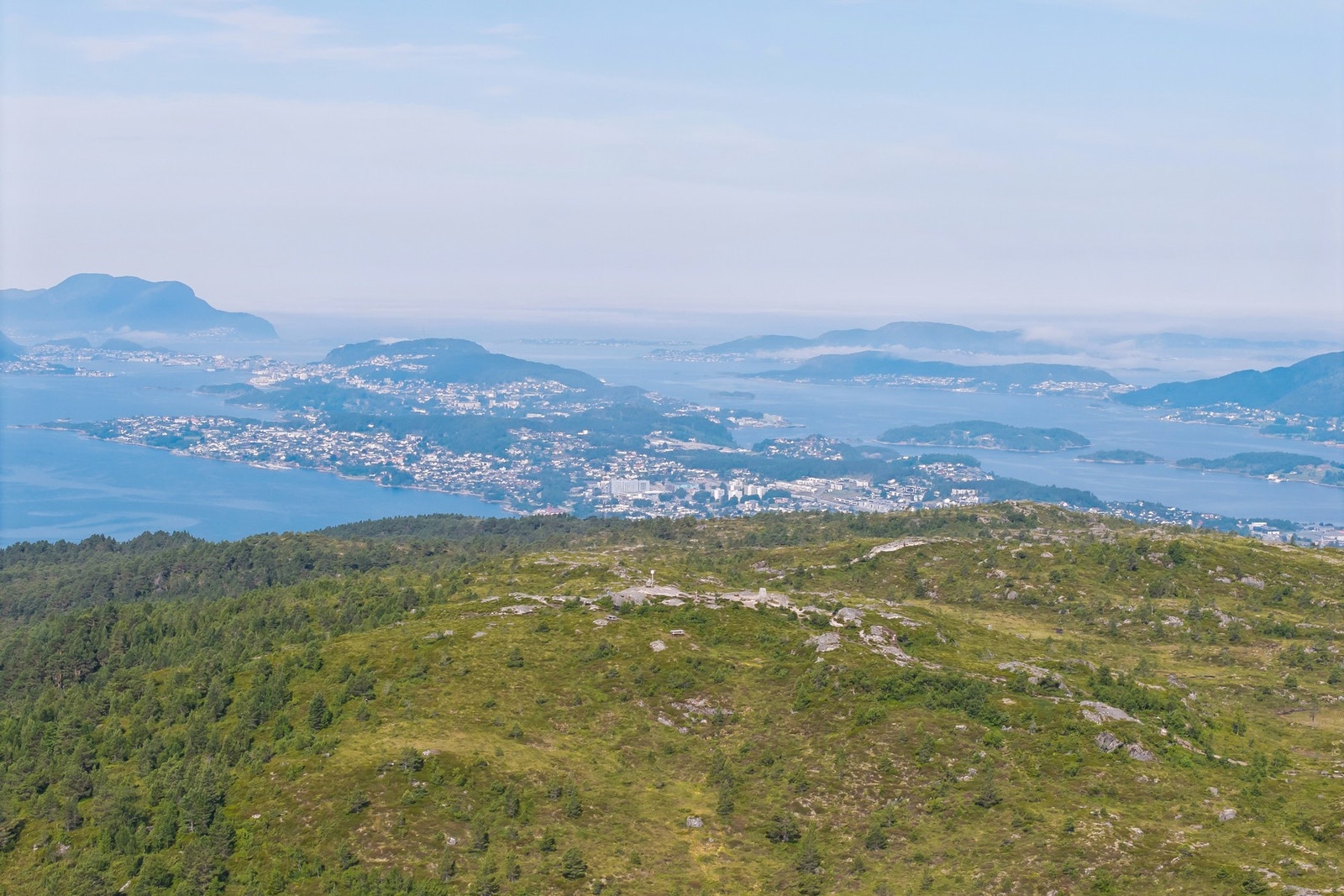Fine turmuligheter opp til Skiheisa, og videre opp til Emblemsfjellet. Galleribilde