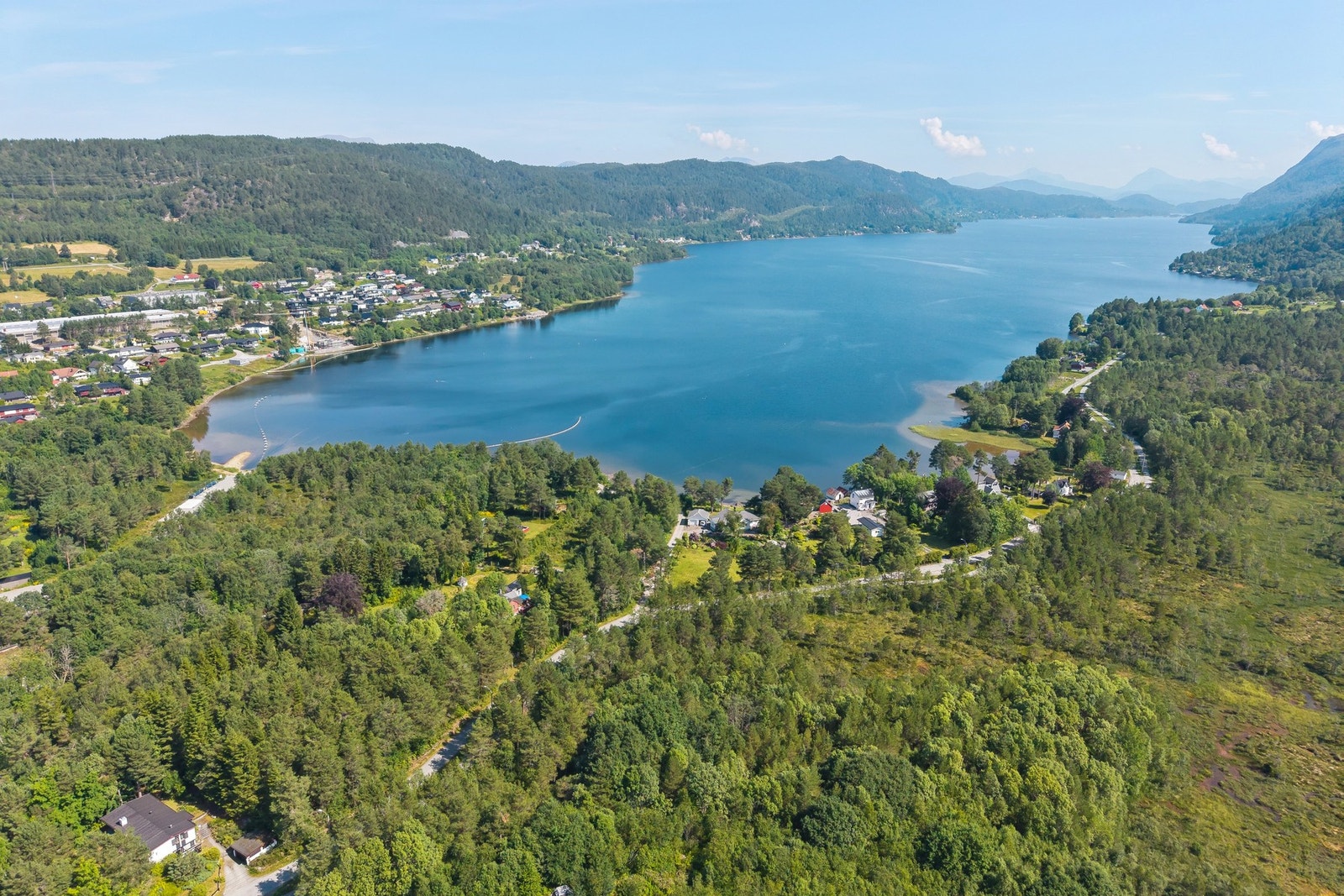 Det er også mulig å gå lysløype og innover Brusdalsvatnet. Galleribilde