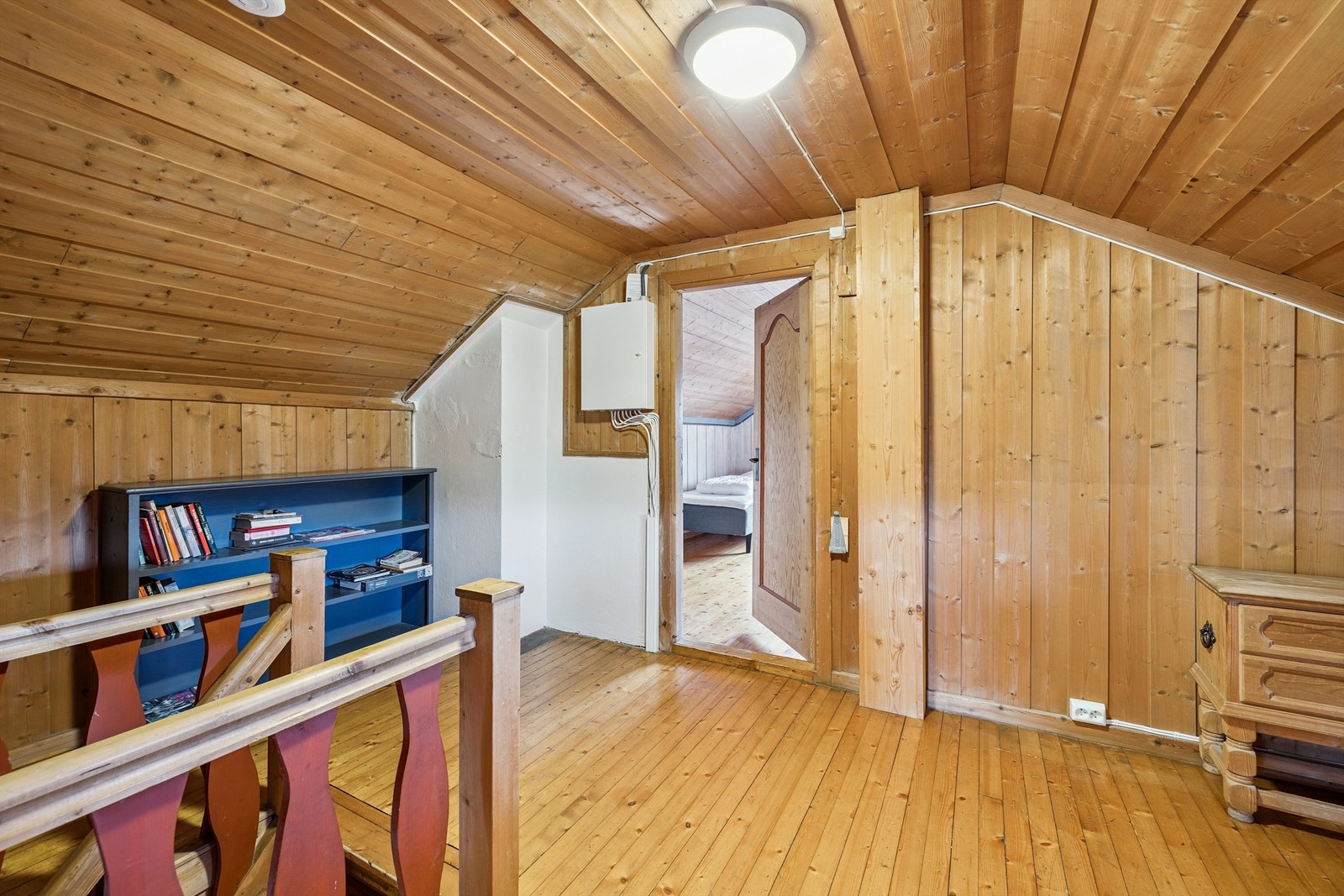 Gangen fungerer også som en liten plass for oppbevaring. Galleribilde