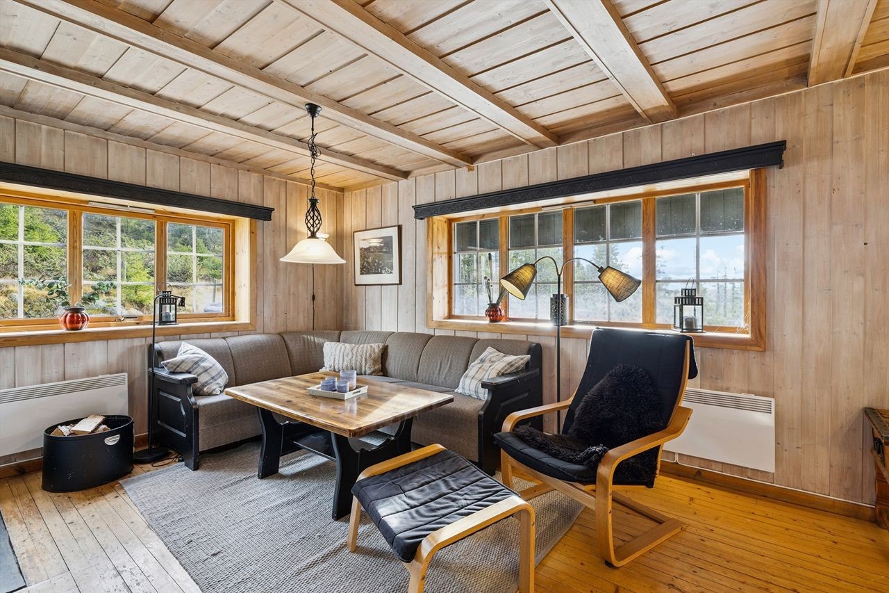 Stuen har flere soner som gir fleksibilitet i møbleringen. Galleribilde