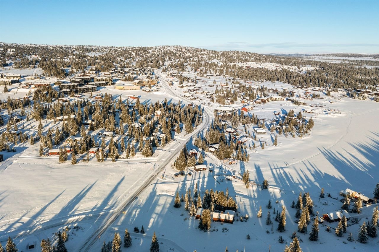 Hytta ligger høyt og fint til, i populære Storåsen. Galleribilde