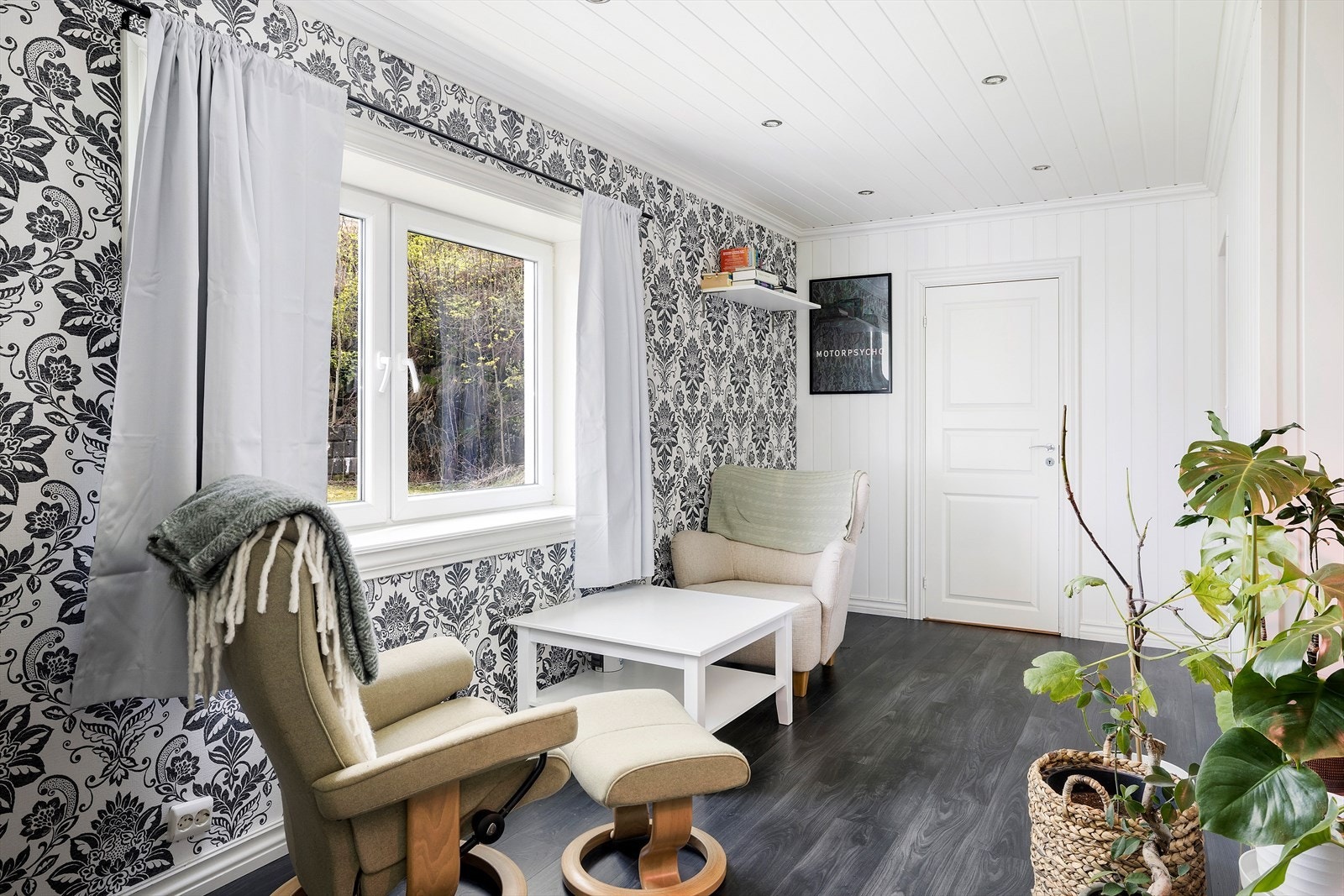 Stuen har varmekabler i gulv Galleribilde