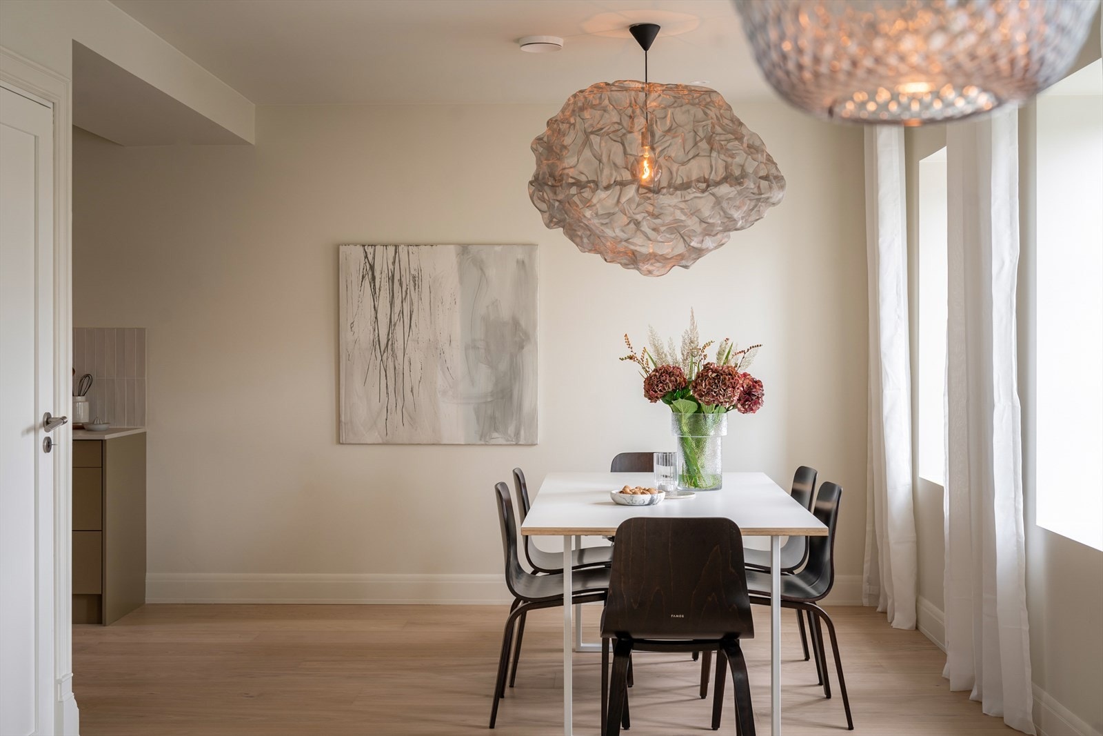 Meget høy standard med svært påkostede designløsninger, totalrenovert i 22-24. Galleribilde
