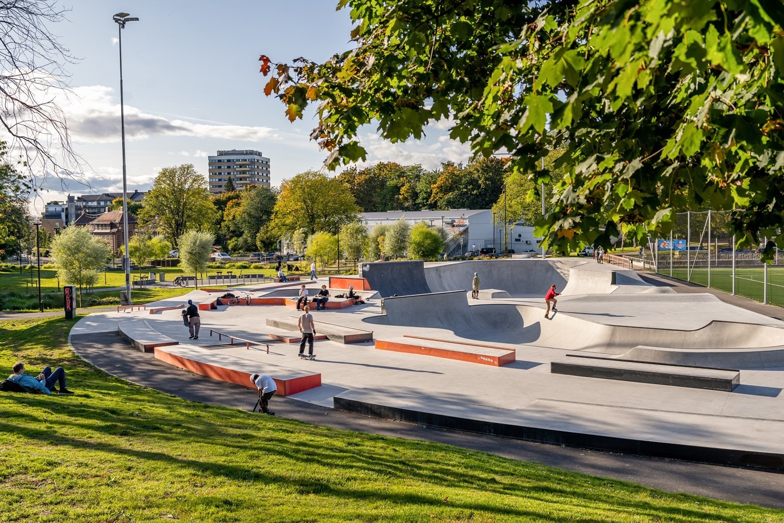 Nærområdet - Nye Jordal Idrettspark med skatepark. Galleribilde