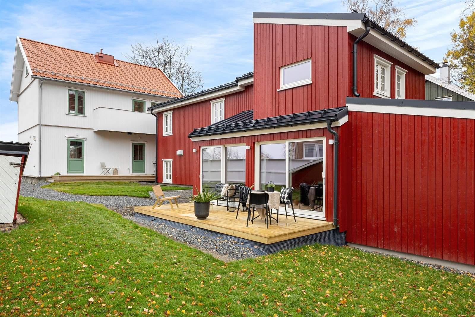 Fra terrassen er et videre tilgang til grøntarealer. Se pkt. for "fellesarealer og rettigheter til bruk" i salgsoppgave. Galleribilde