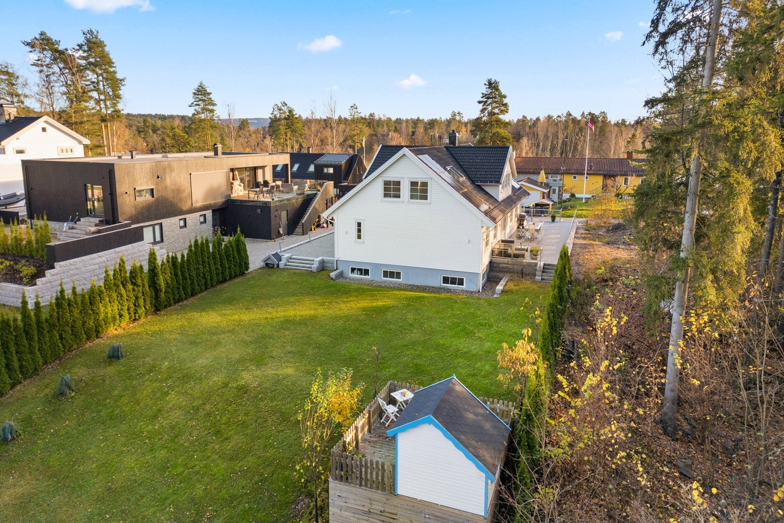 Tomten er på hele 1.064m², her får du rikelig med uteplass og hage!