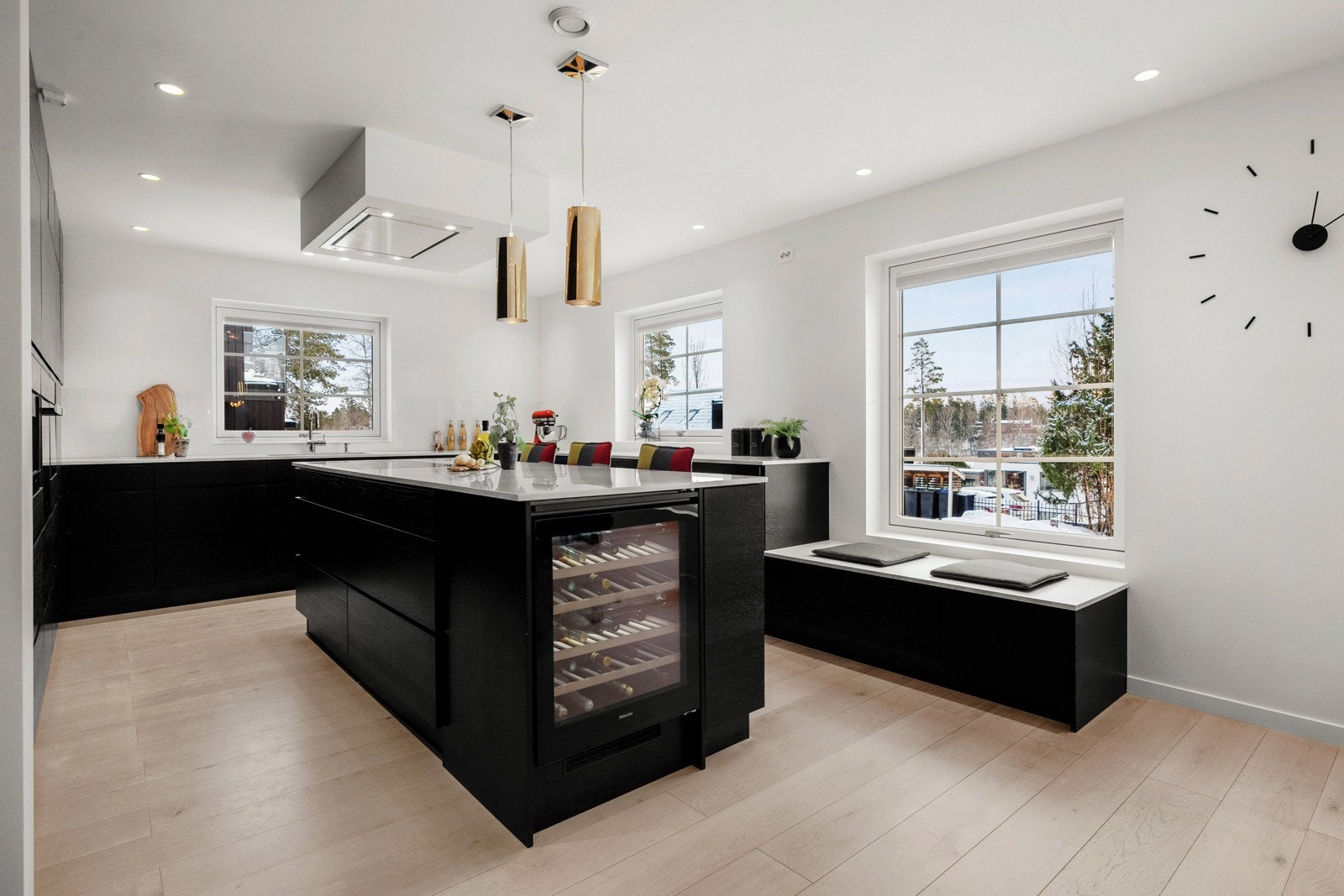 Praktisk kjøkkenøy som skaper et naturlig samlingspunkt