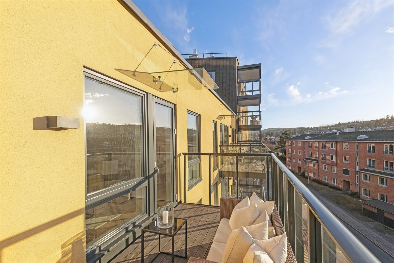 Fra stuen er det utgang til vestvendt balkong på 9 kvm. Galleribilde