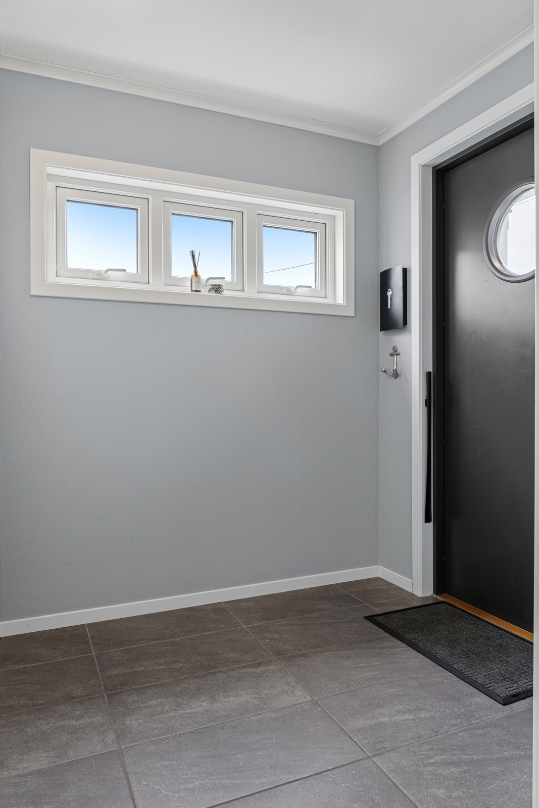 Trivelig vindfang med varme i gulv - Her ønskes du velkommen inn! Galleribilde