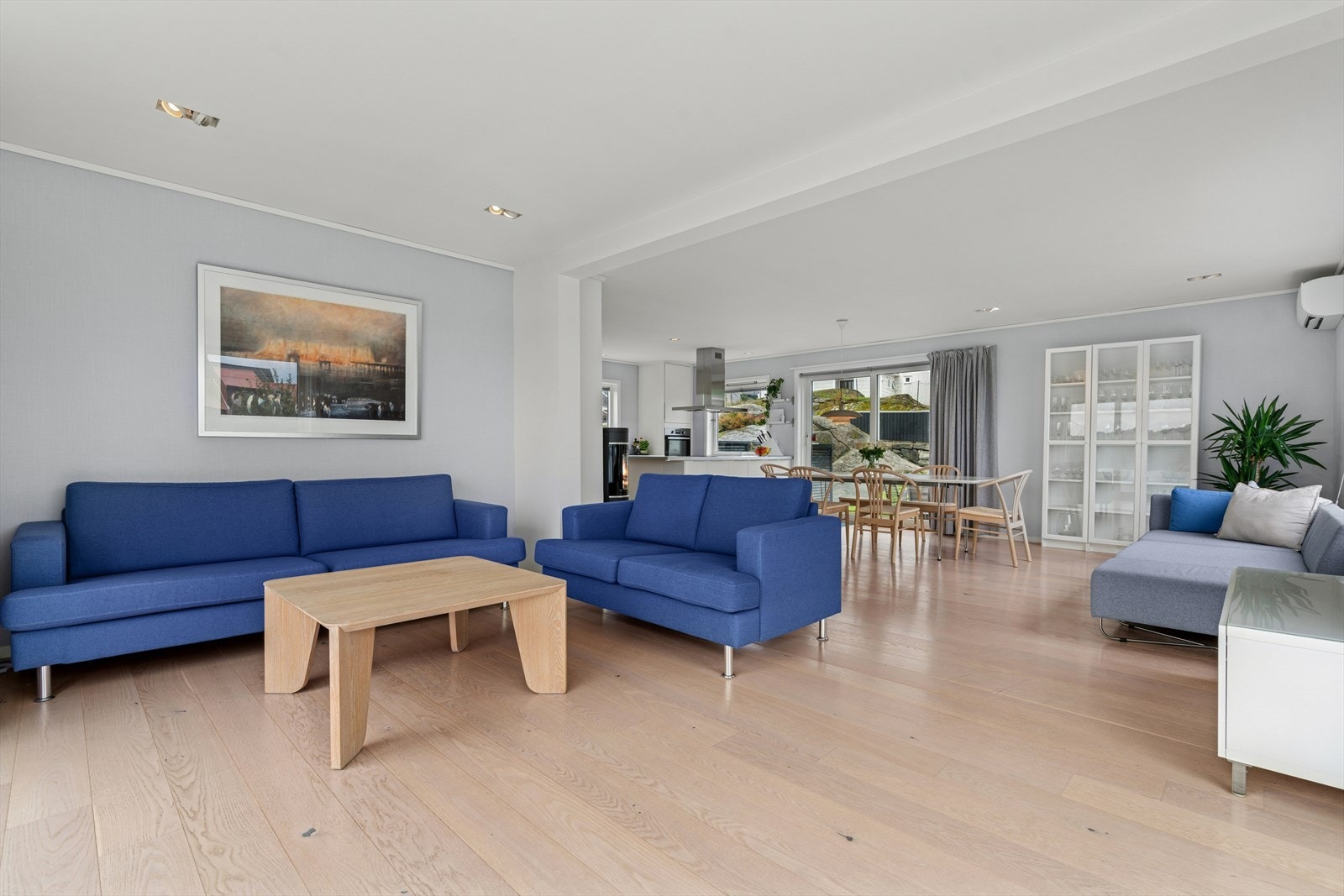 I tillegg til herlig varmepumpe som varmer godt hele året. Galleribilde