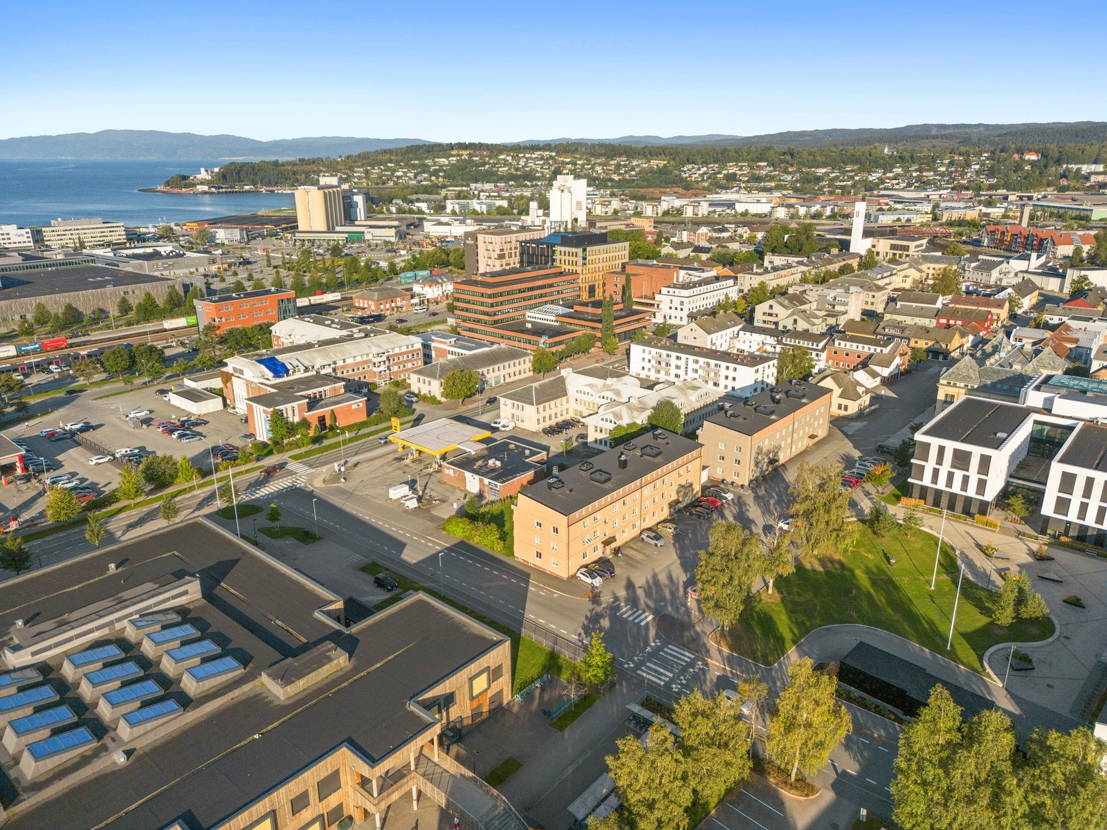 Leiligheten har en sentral beliggenhet med umiddelbar nærhet til Nord Universitet, samt gangavstand til sentrum, barnehage og skoler Galleribilde