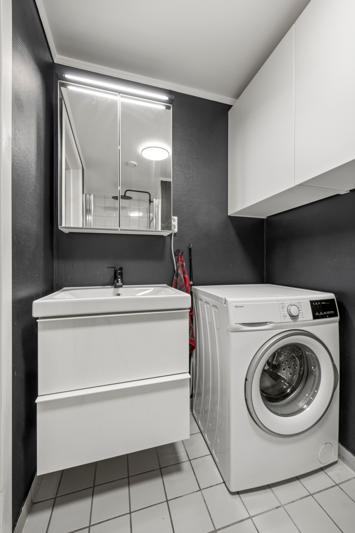 Flislagt gulv med varme Galleribilde