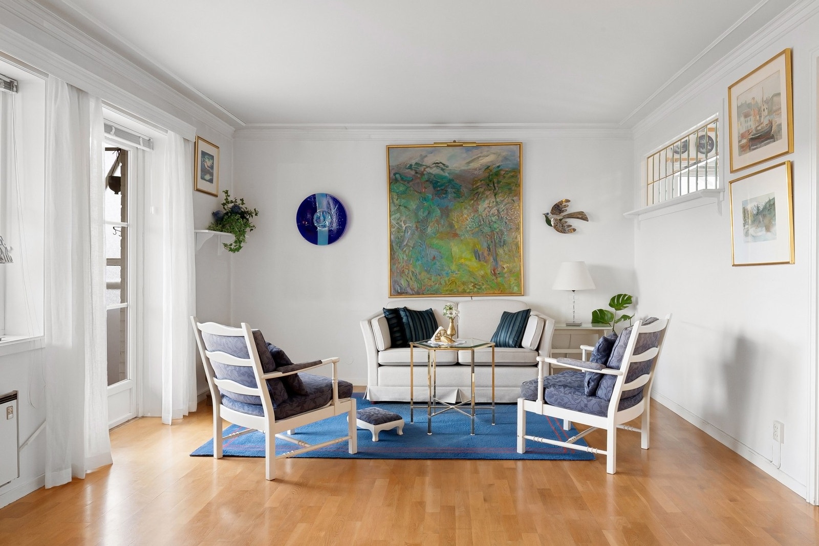 Stuen med mulighet for tilbakeføring av vindu på vestveggen. Galleribilde