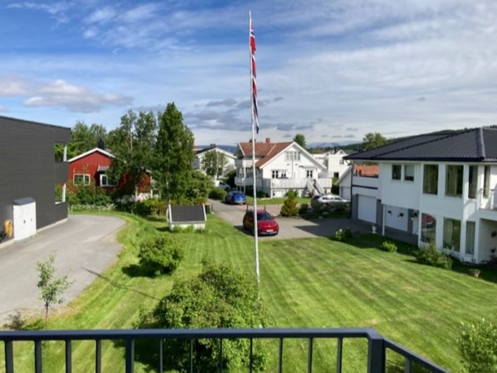 Uteområde på inngangssiden Galleribilde