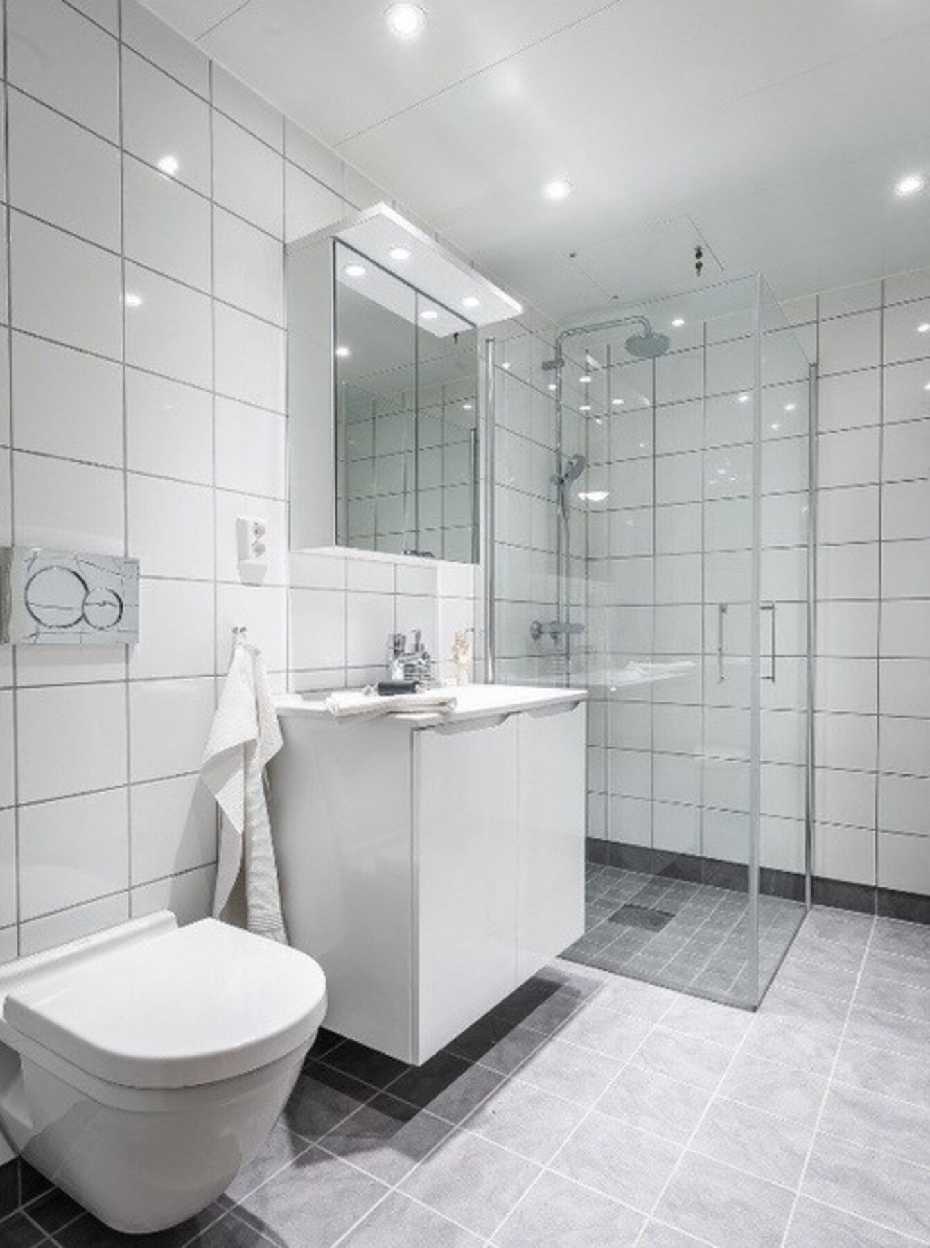 Bad to er også flislagt og har varme i gulv. Galleribilde