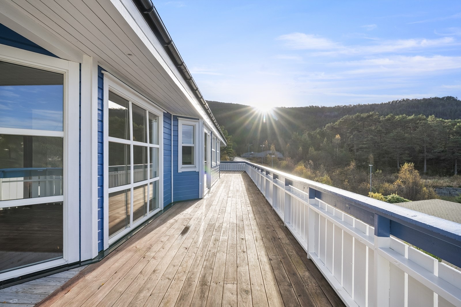 Rundt bustaden er det fleire fine uteplassar Galleribilde