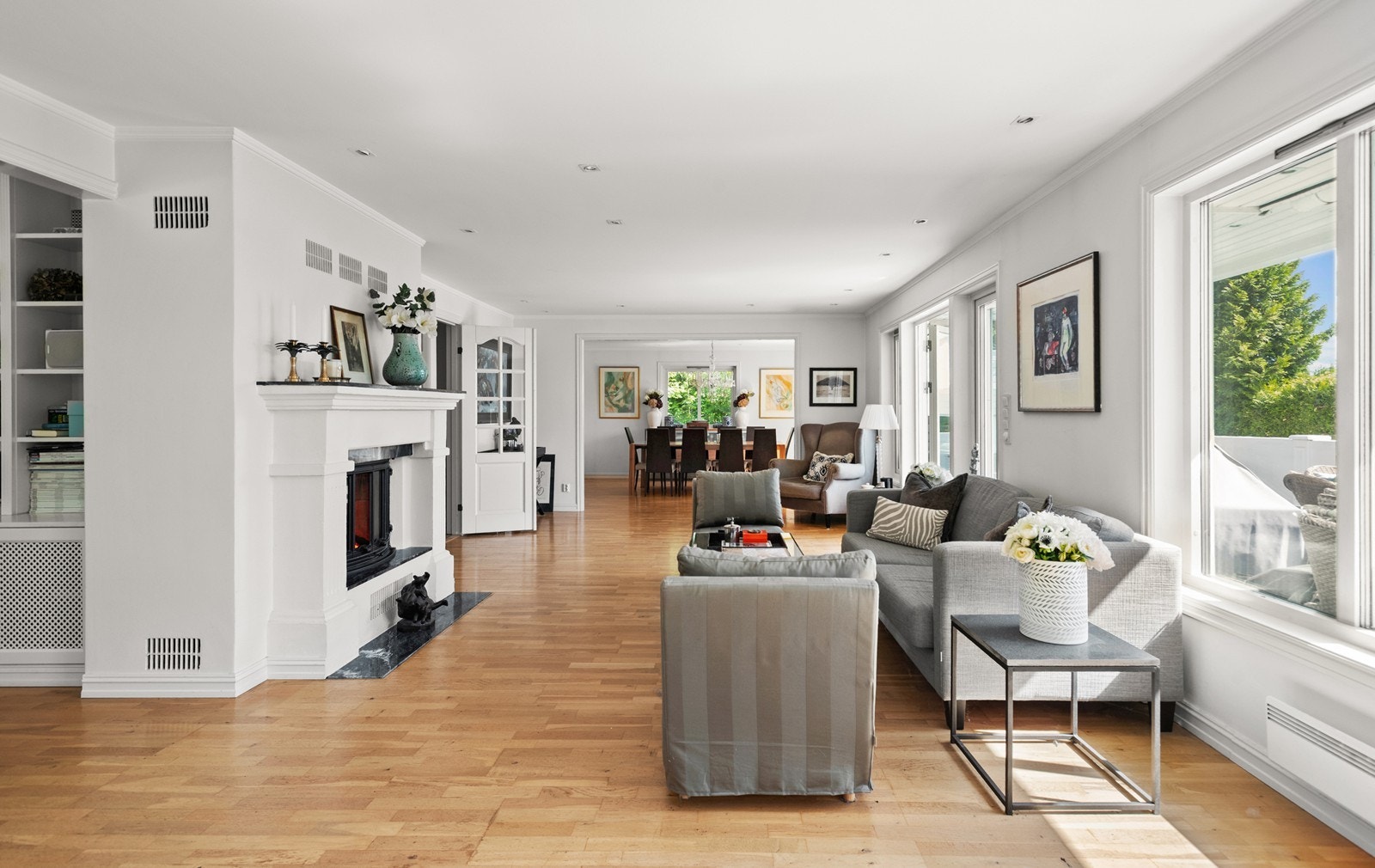 Tre stuer i forlengelse av hverandre, gir en elegant og naturlig flyt Galleribilde