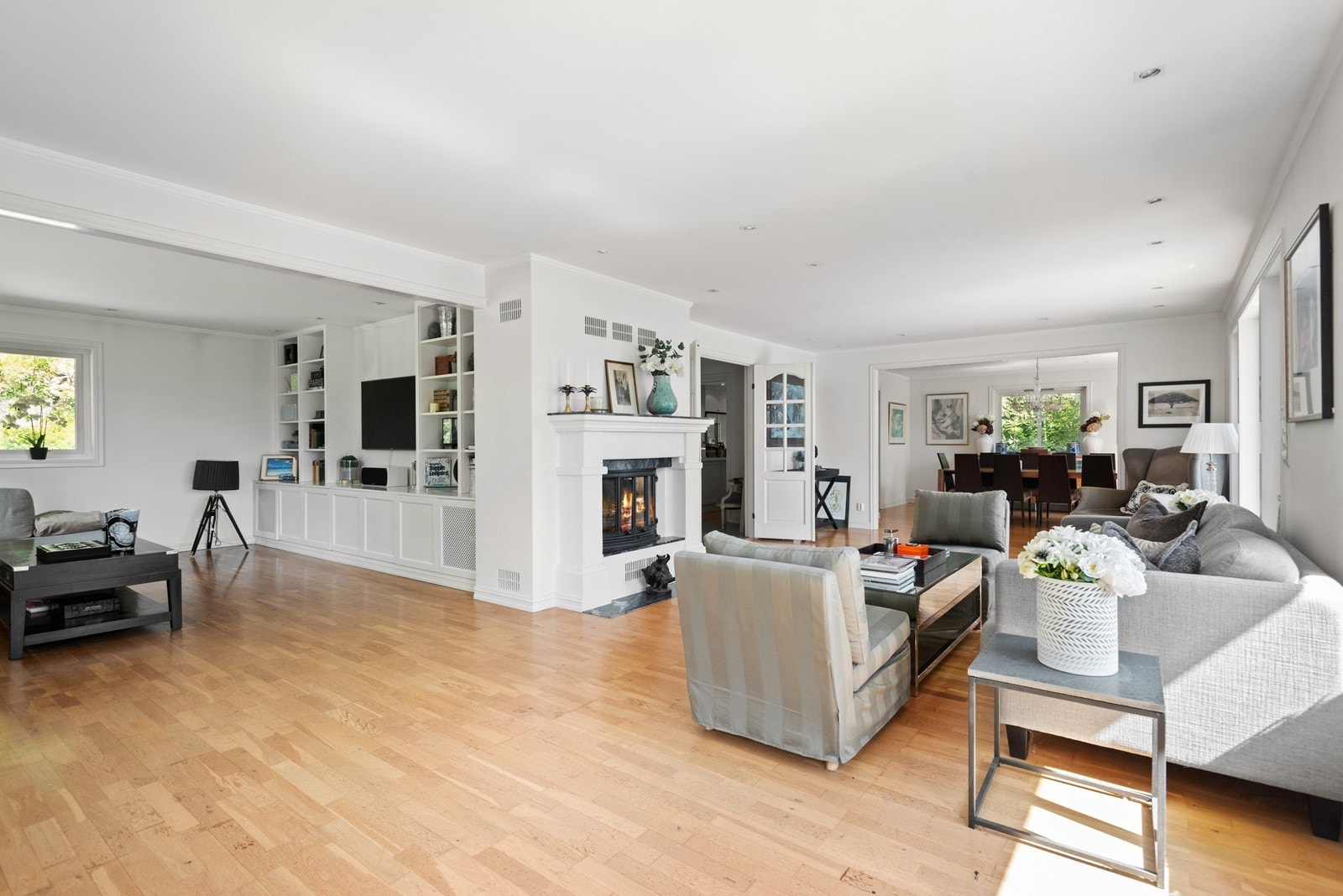 Tre stuer i forlengelse av hverandre, gir en elegant og naturlig flyt Galleribilde