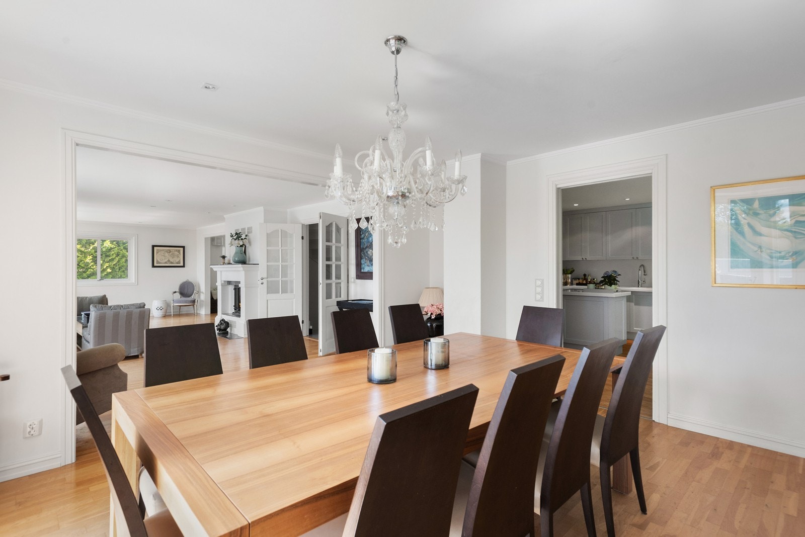 Adgang til kjøkkenet fra spisestuen Galleribilde