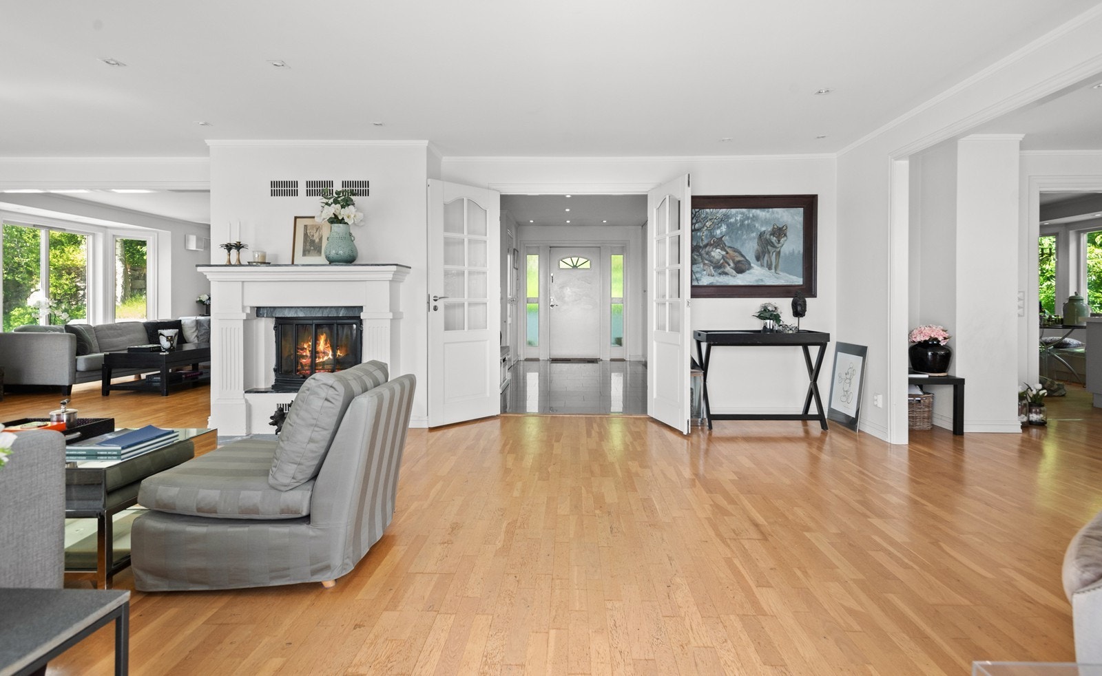 Den romslige planløsningen gjør det enkelt å møblere og fordele soner slik en ønsker Galleribilde