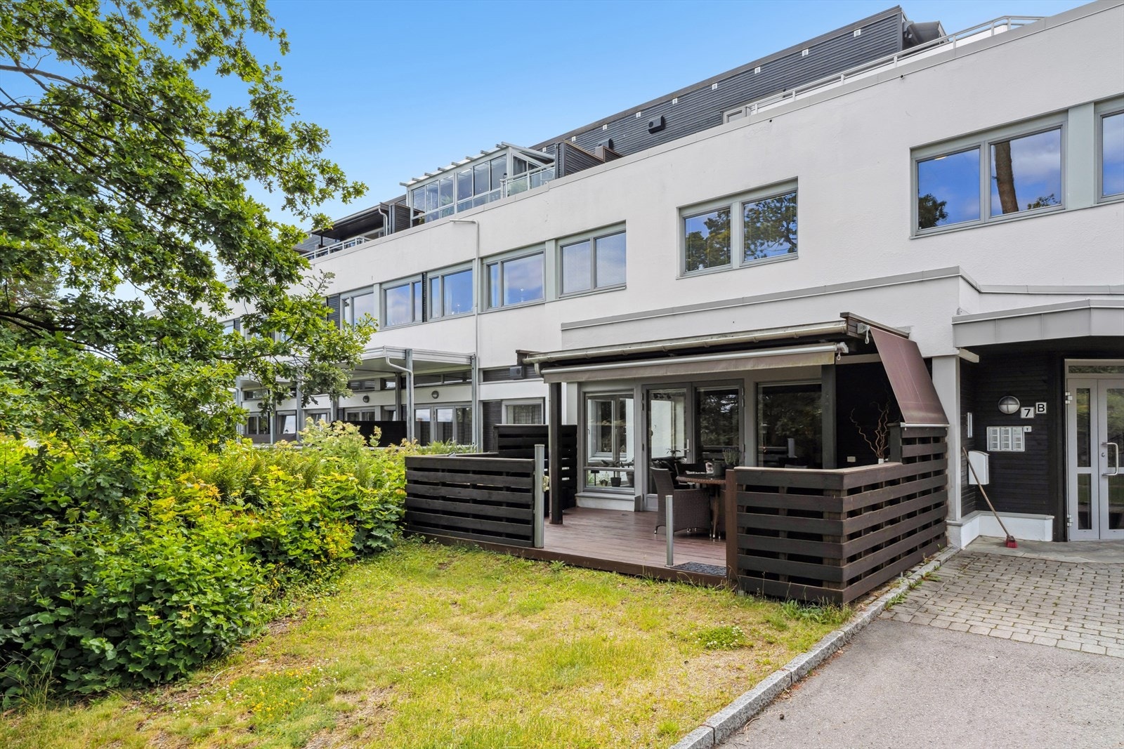 Leiligheten ligger i byggets første etasje. Galleribilde