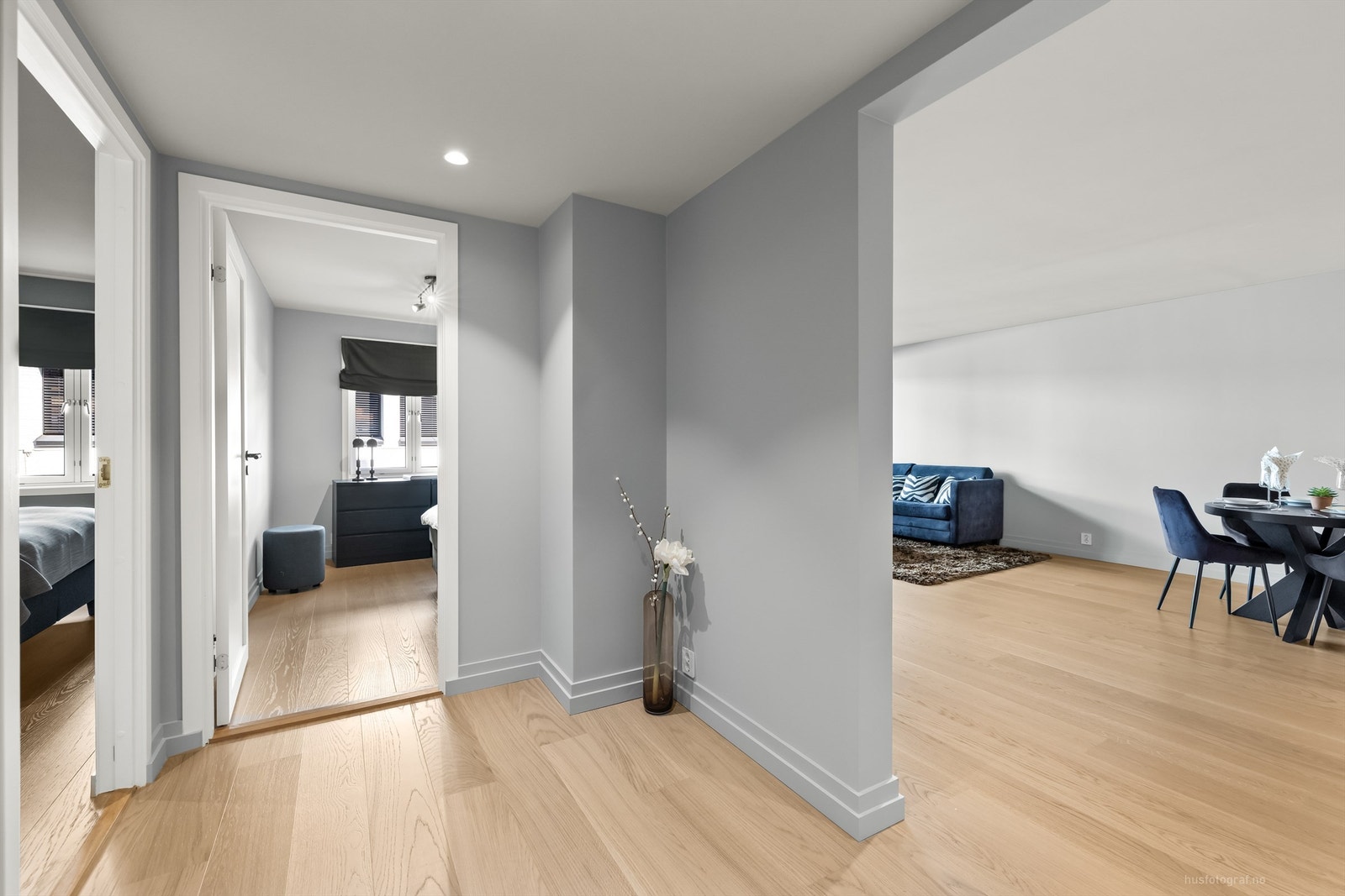 Fra gangen er det adkomst til leilighetens kjøkken/stue. Galleribilde