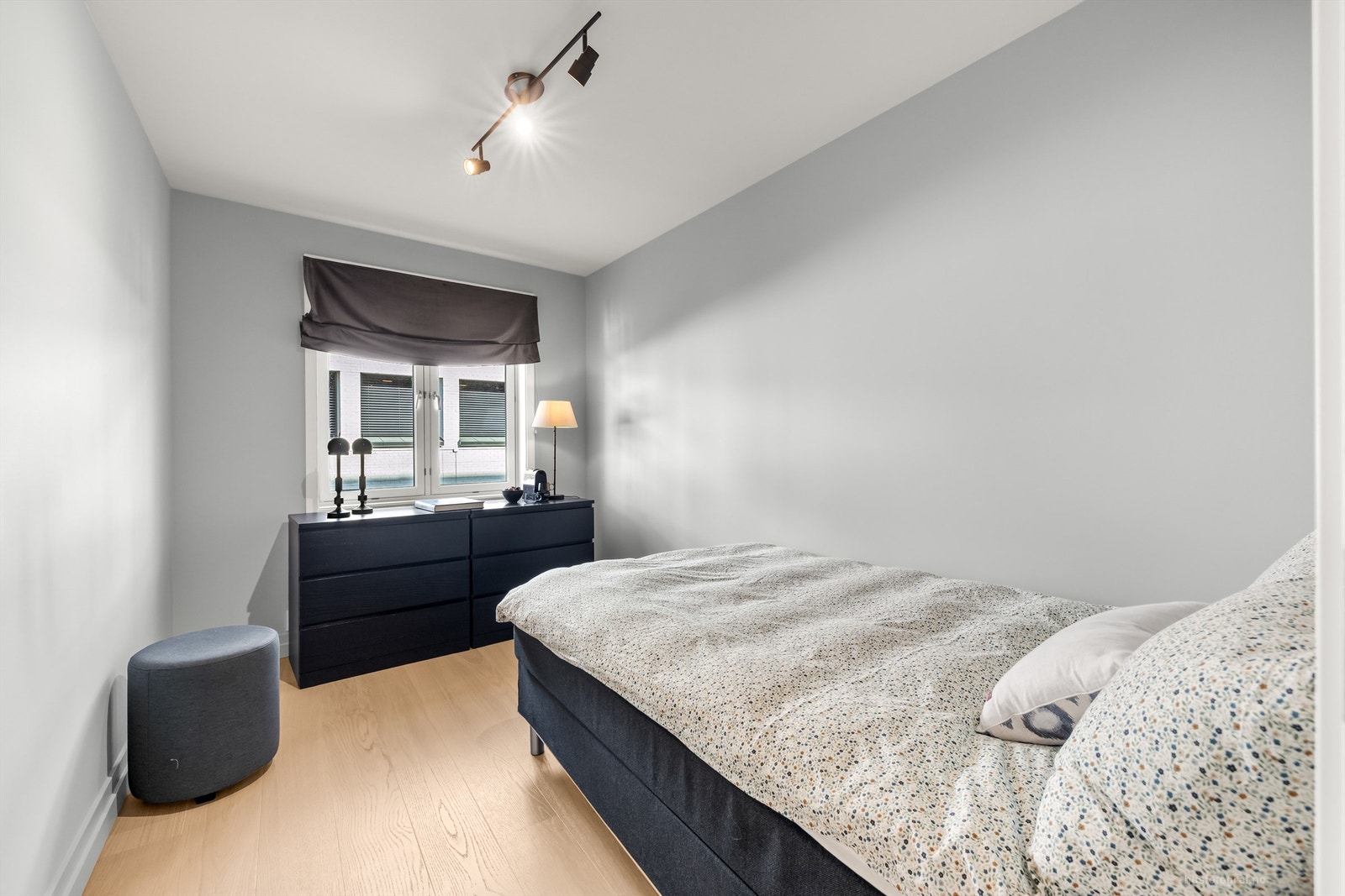 Soverom 2 er også av god størrelse og passer perfekt som både gjesterom og kontor Galleribilde