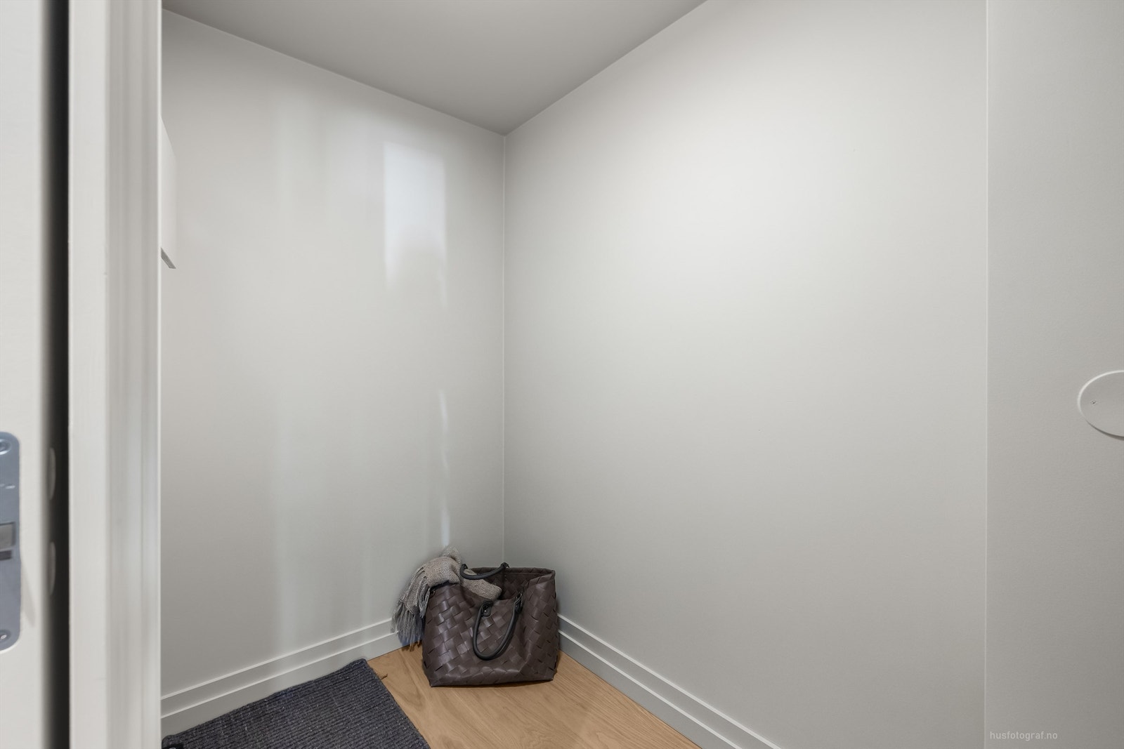 Ekstra lagringsplass ved entré Galleribilde