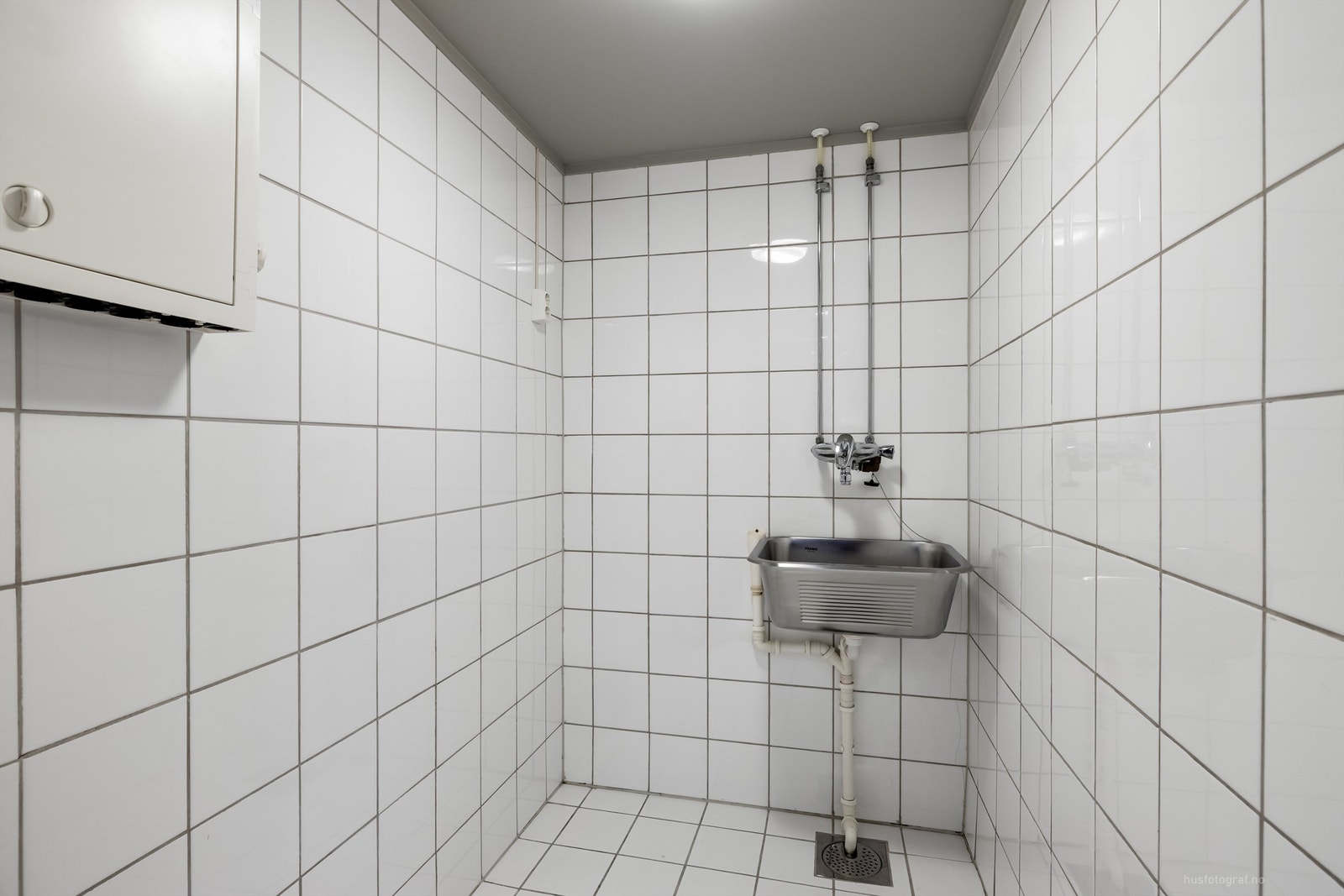 Helfliset med gulvvarme og tilrettelagt med opplegg for vaskemaskin Galleribilde