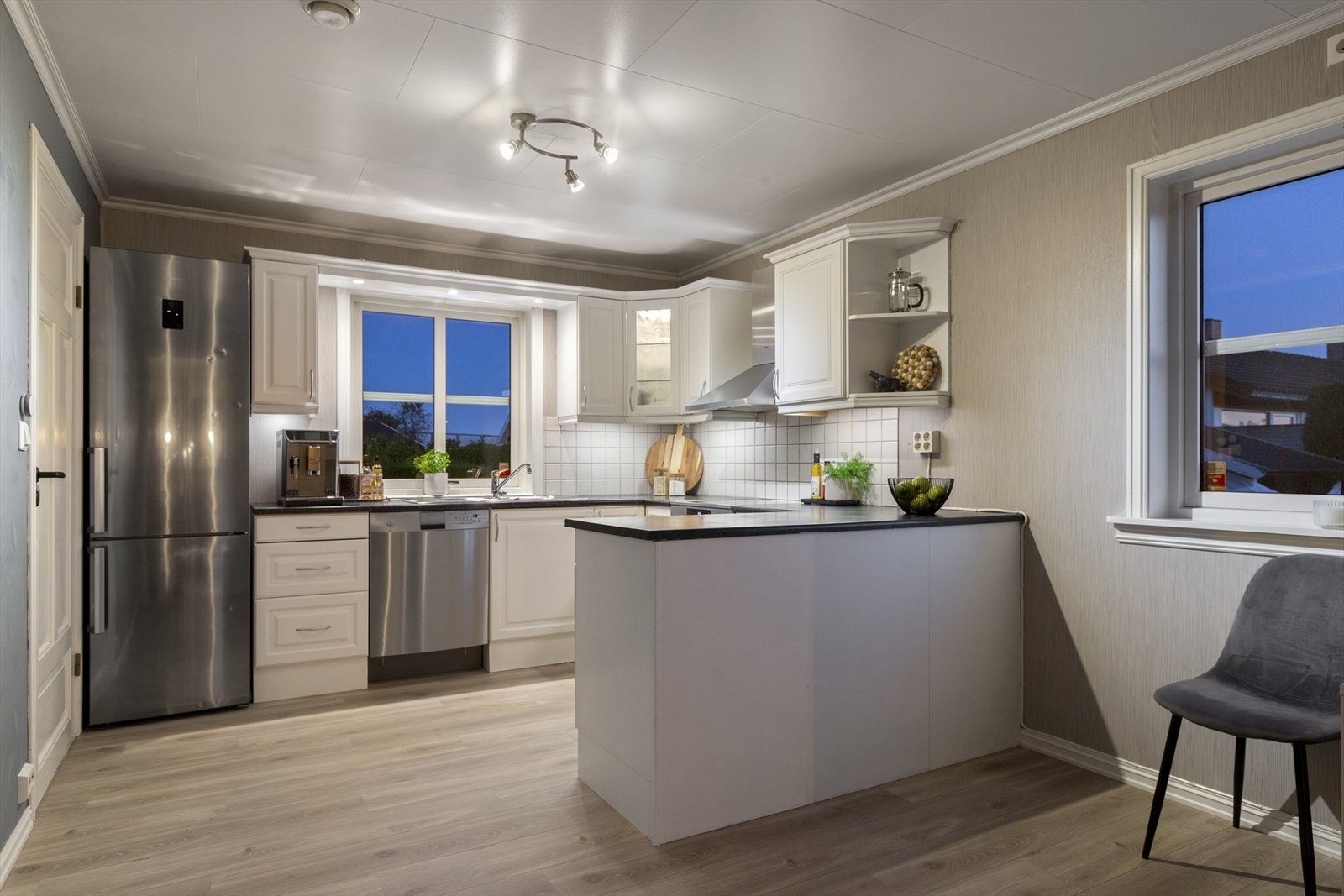 Kjøkkenet har alle forutsetninger for at familiens kokk kan briljere! Galleribilde