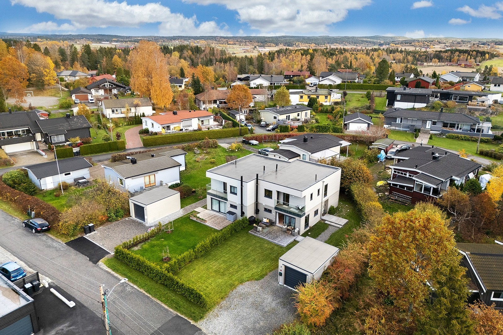 Kollenveien 7 ligger i et rolig, sentrumsnært og barnevennlig område på Ellingsrud, med kort vei til det meste Galleribilde