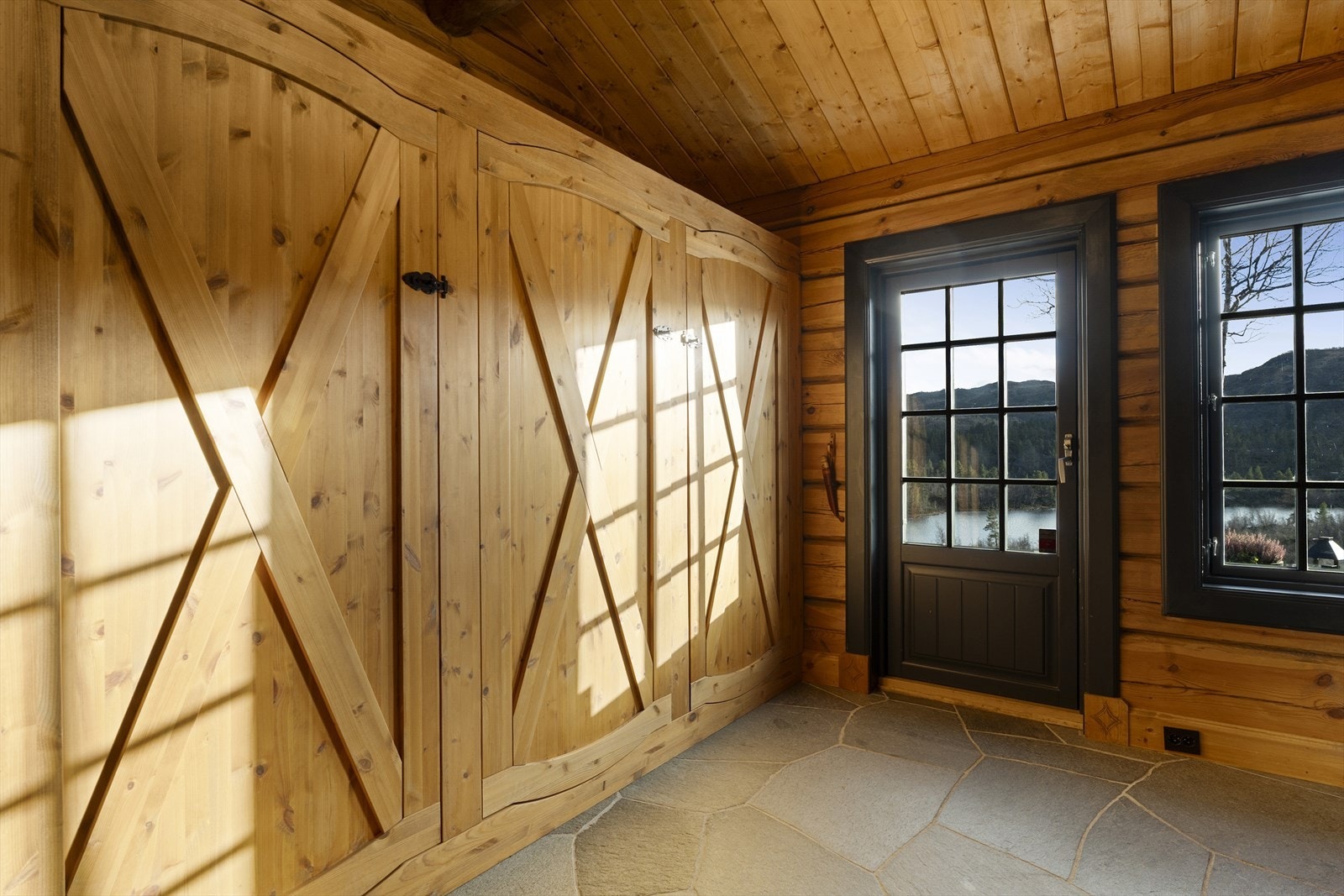 Flotte detaljer og kvalitetsmaterialer er gjennomgående i hele hytten Galleribilde