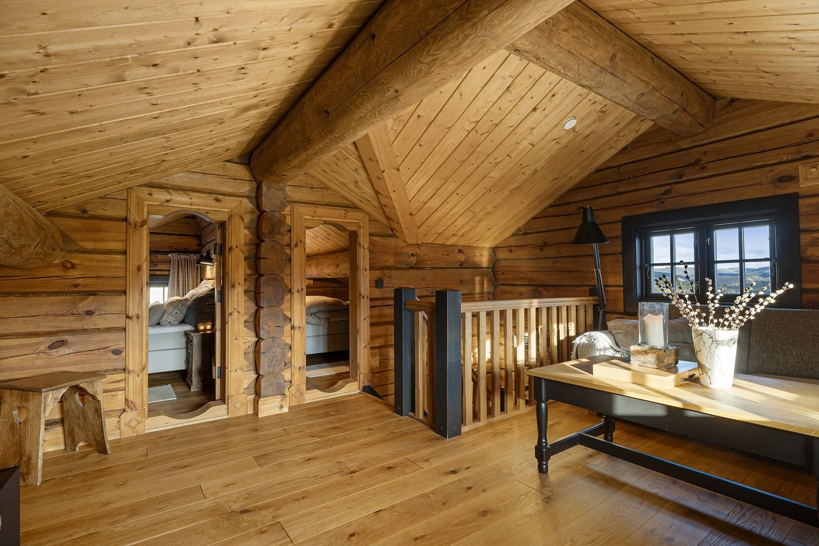 Loftstue med gode møbleringsmuligheter - Utmerket som tv-stue for ungdommen Galleribilde