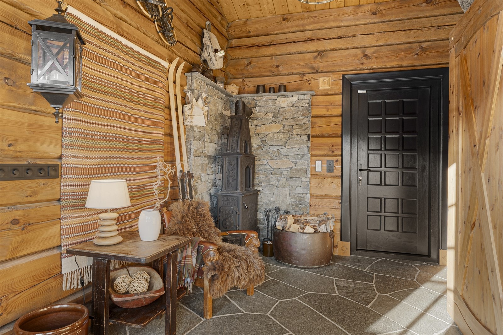 Vedovn i entré Galleribilde