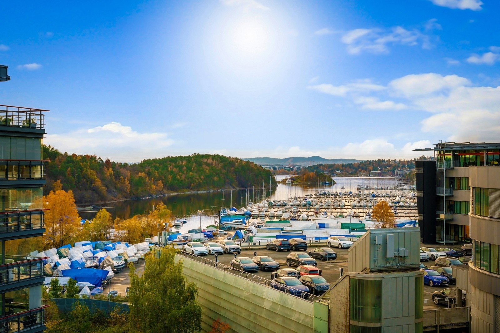 Beliggenheten på Sjølyst byr på en komfortabel livsstil, med servicetilbudene i Karenslyst allé rett utenfor døren og kort vei til sjø, parker og kollektivtransport. Galleribilde